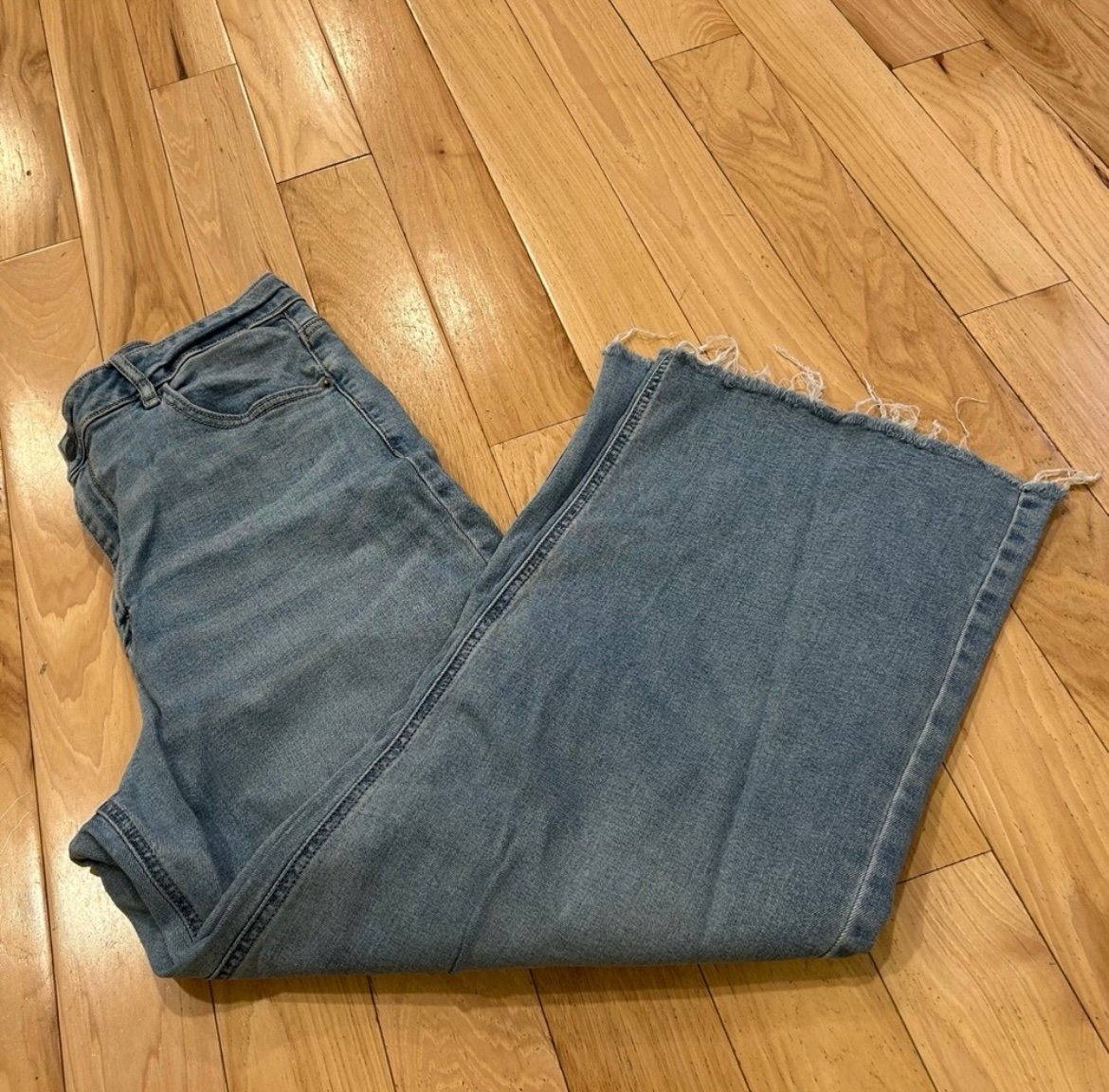Hidden Jeans - Soft, Light Blue - Wide Legged - Raw Hem - Women’s Size 31