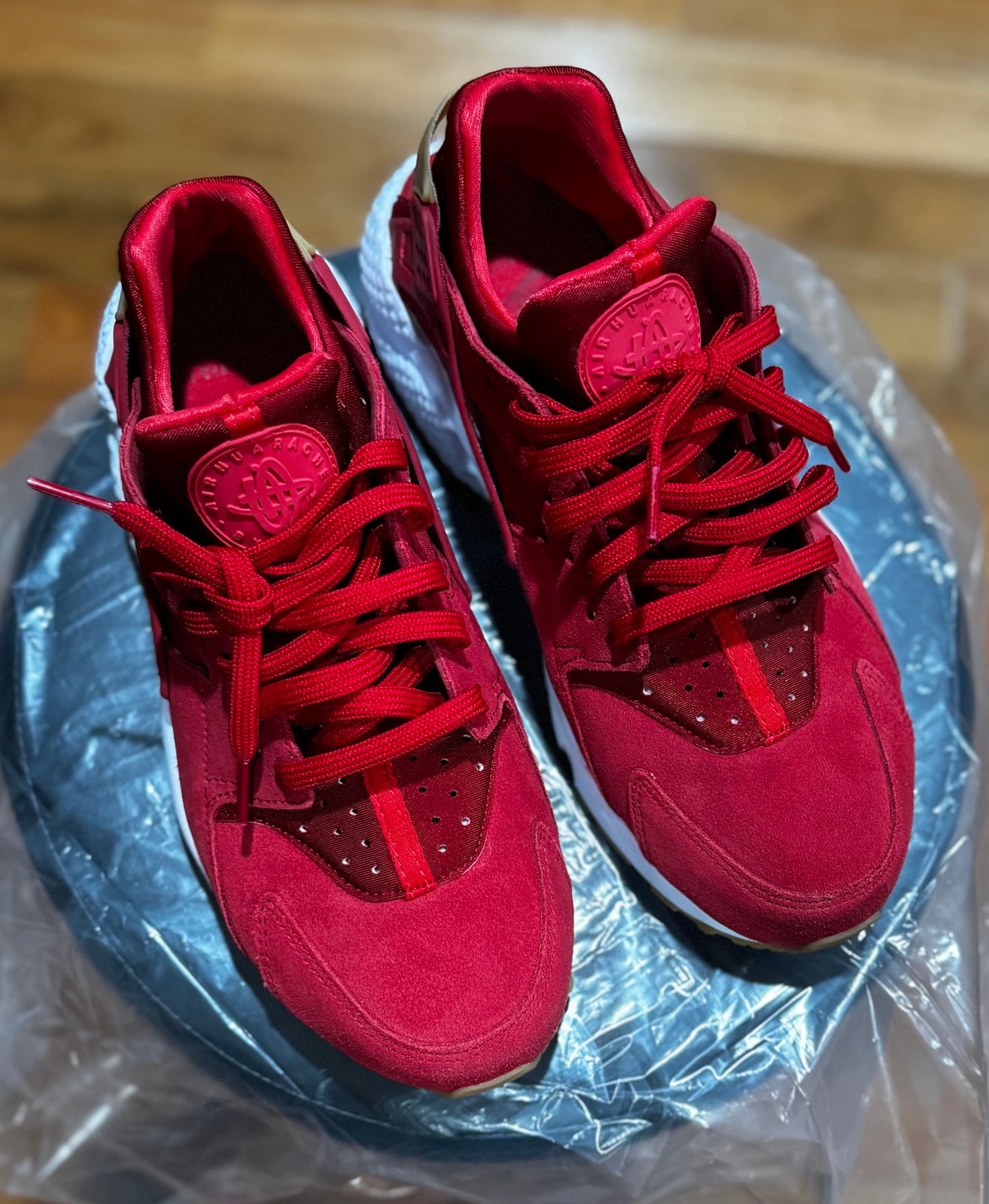 Authentic Nike Air Huarache red suede /white/neutral