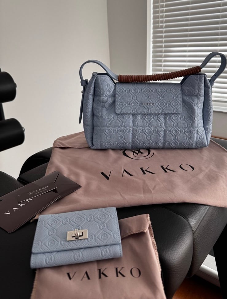 Designer VAKKO purse leather handbag with matching VAKKO wallet Blue