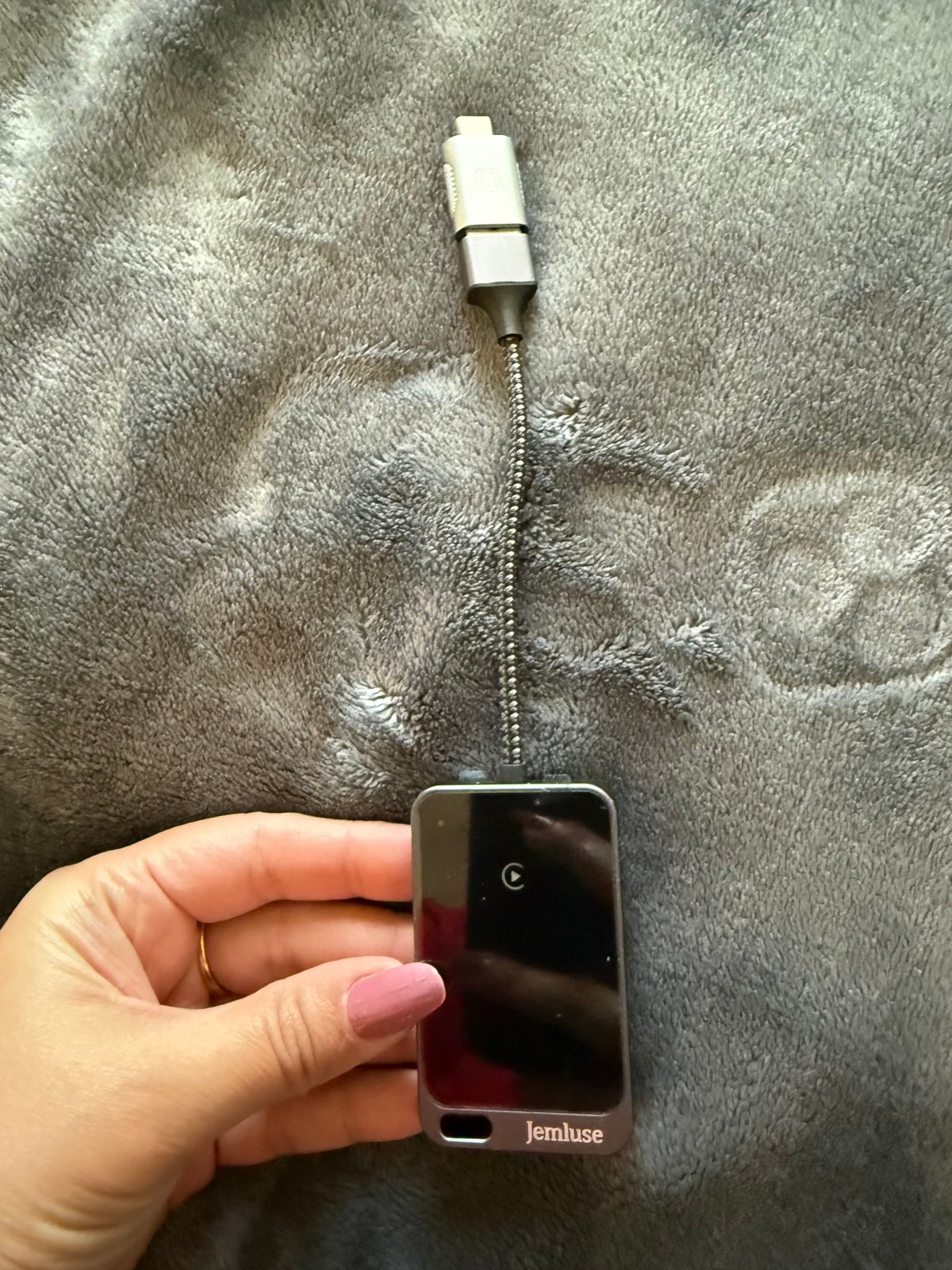 Wireless apple car play device