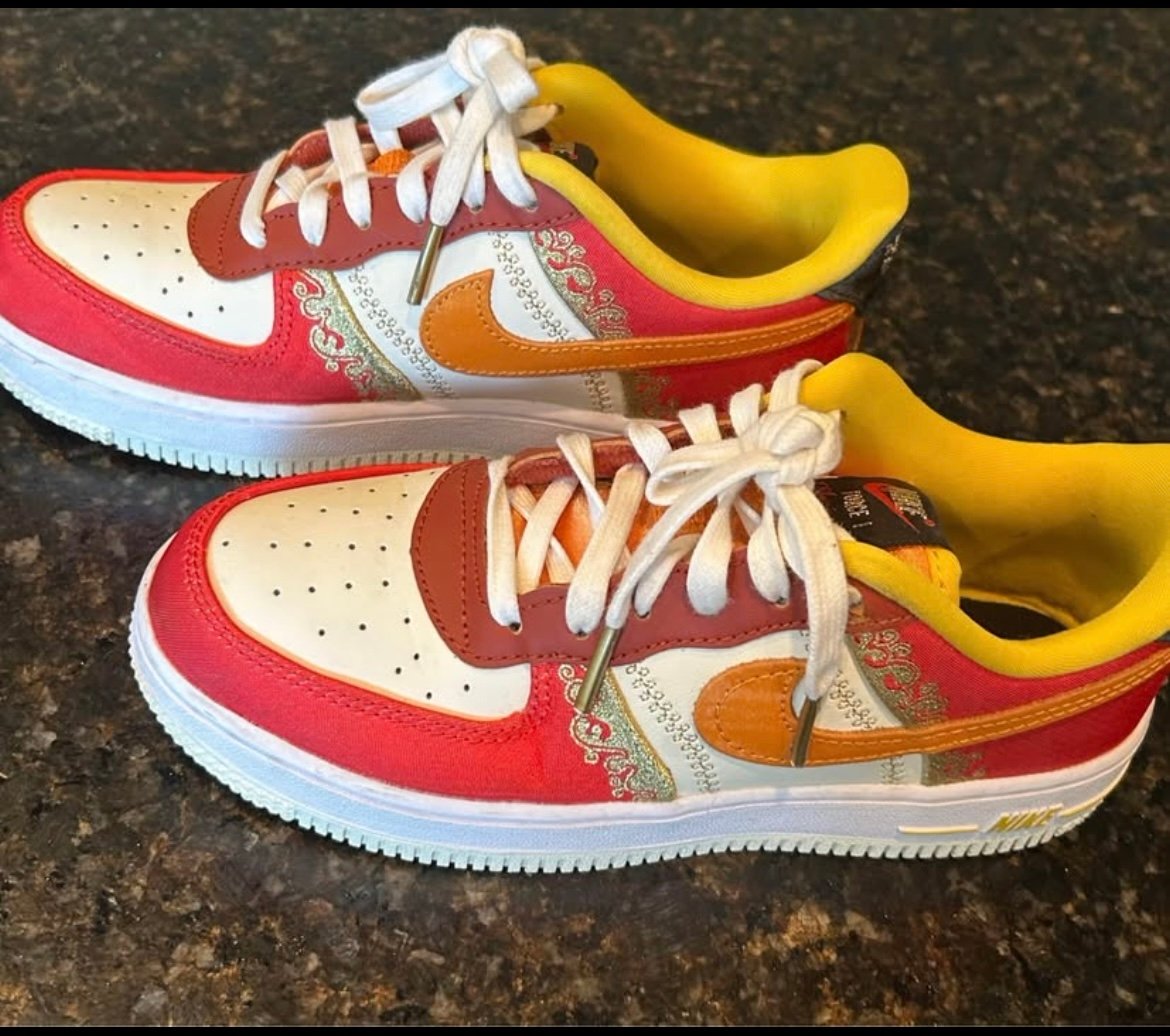Boys Nike Force 1 Premium Size 2.5 LIKE NEW!!