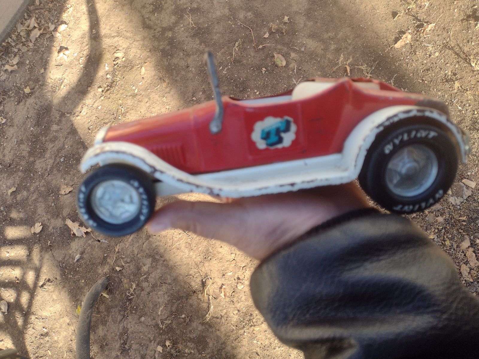 Vintage model T Ford tin car 10 x 5 1/8