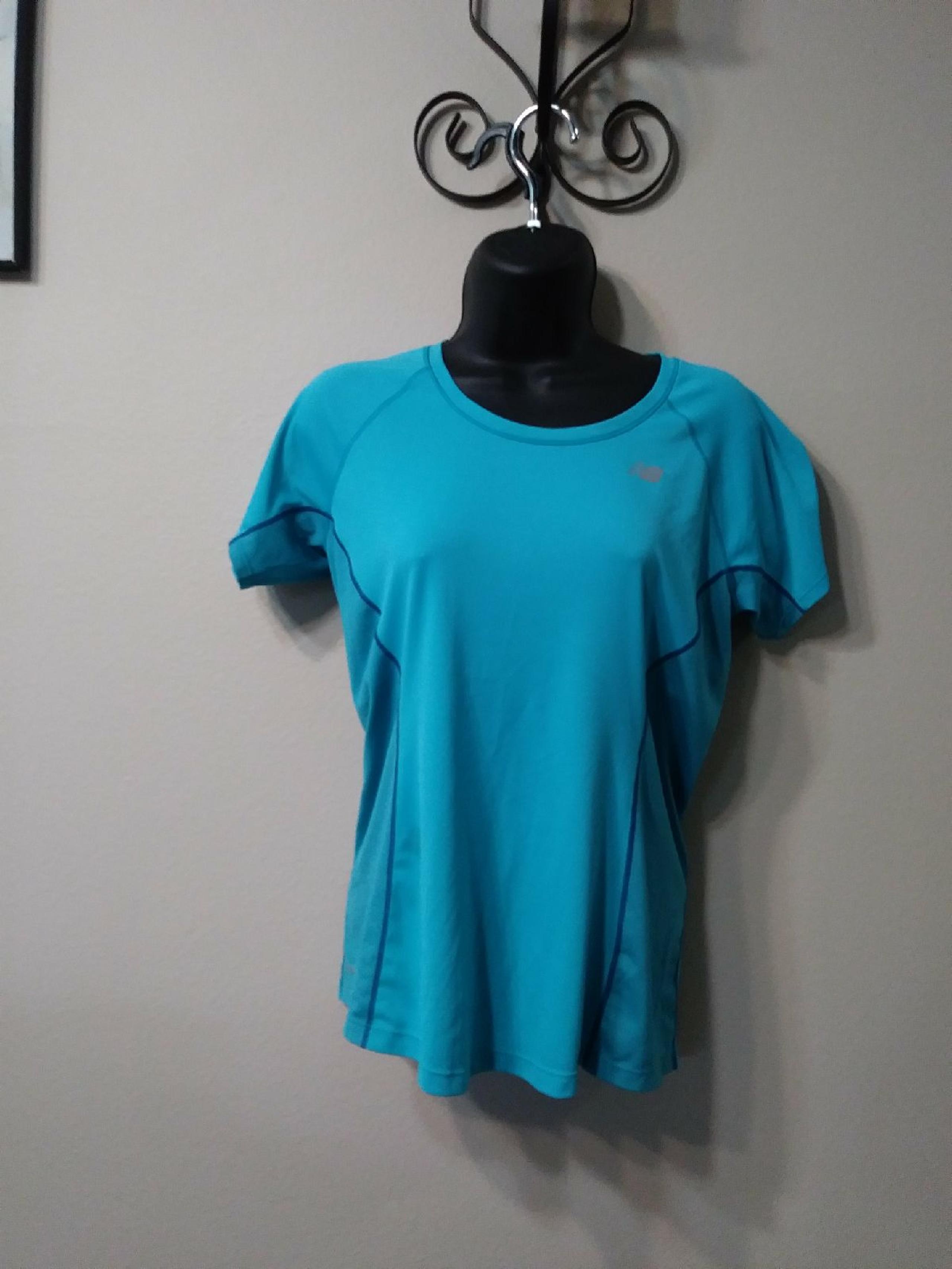 Womens New Balance top