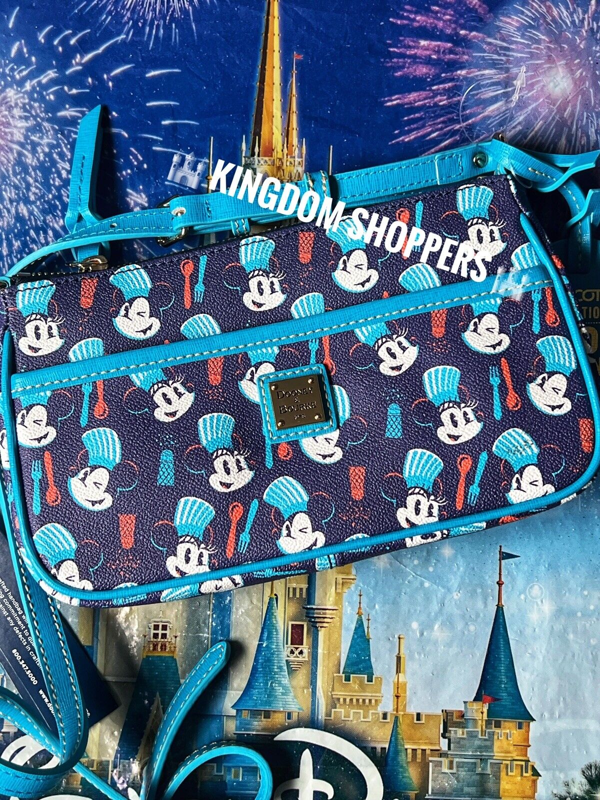 2023 Disney Park Epcot Dooney & Bourke Food & Wine Chef Mickey Minnie Crossbody