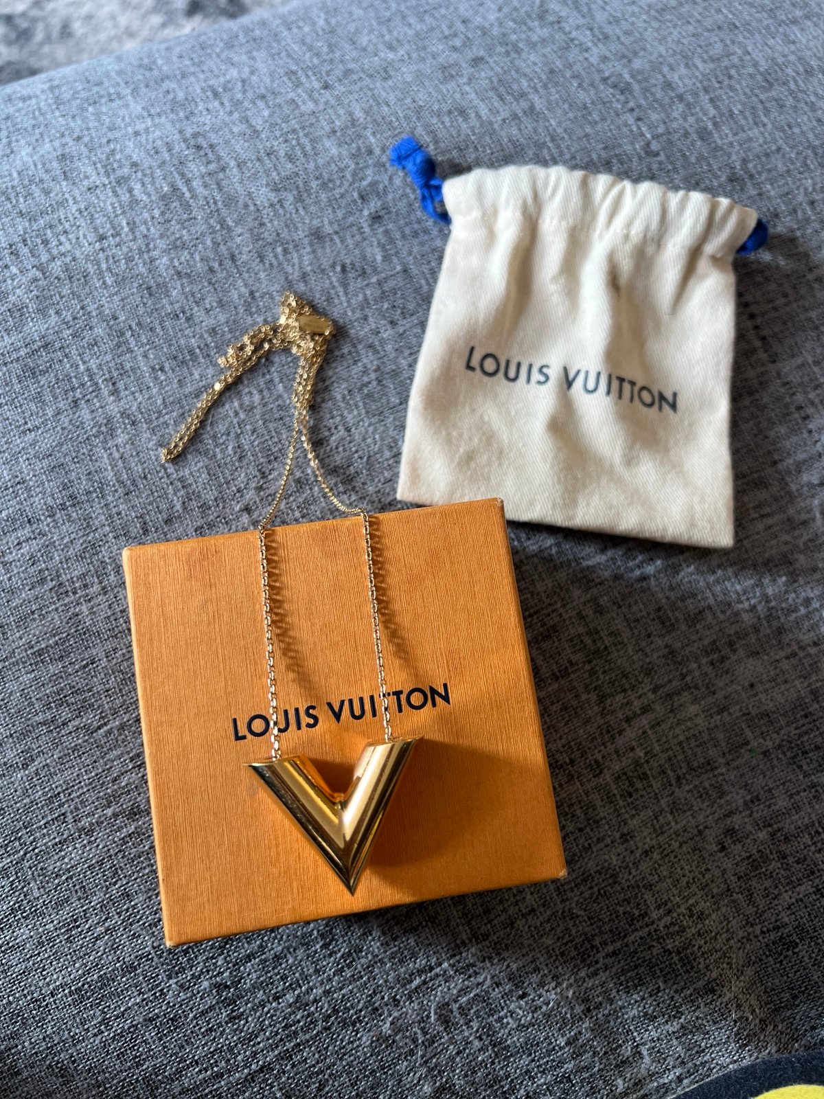 Louis Vuitton Essential V Sautoir Pendant Necklace