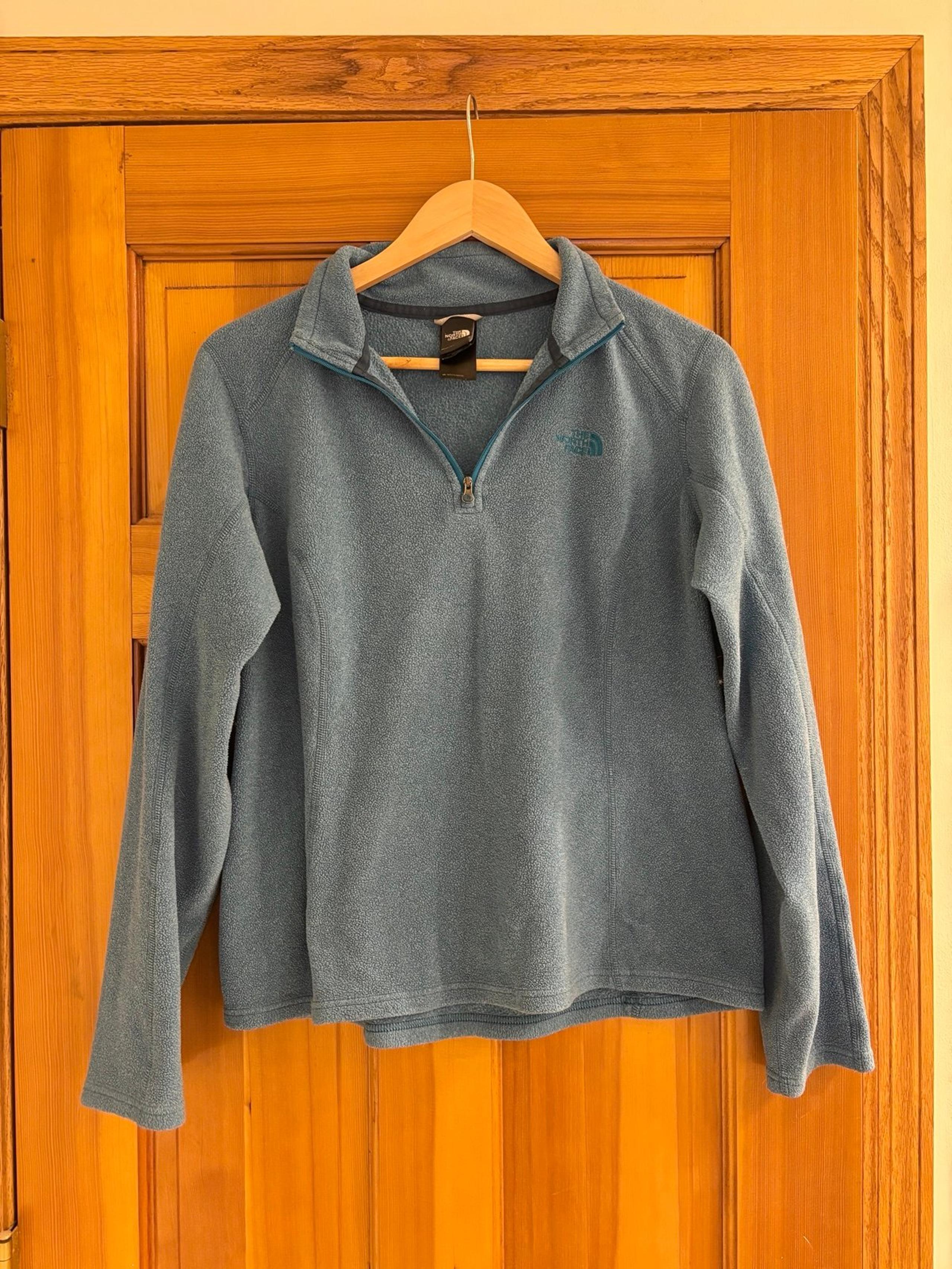 Women’s North Face fleece pullover sweater size medium