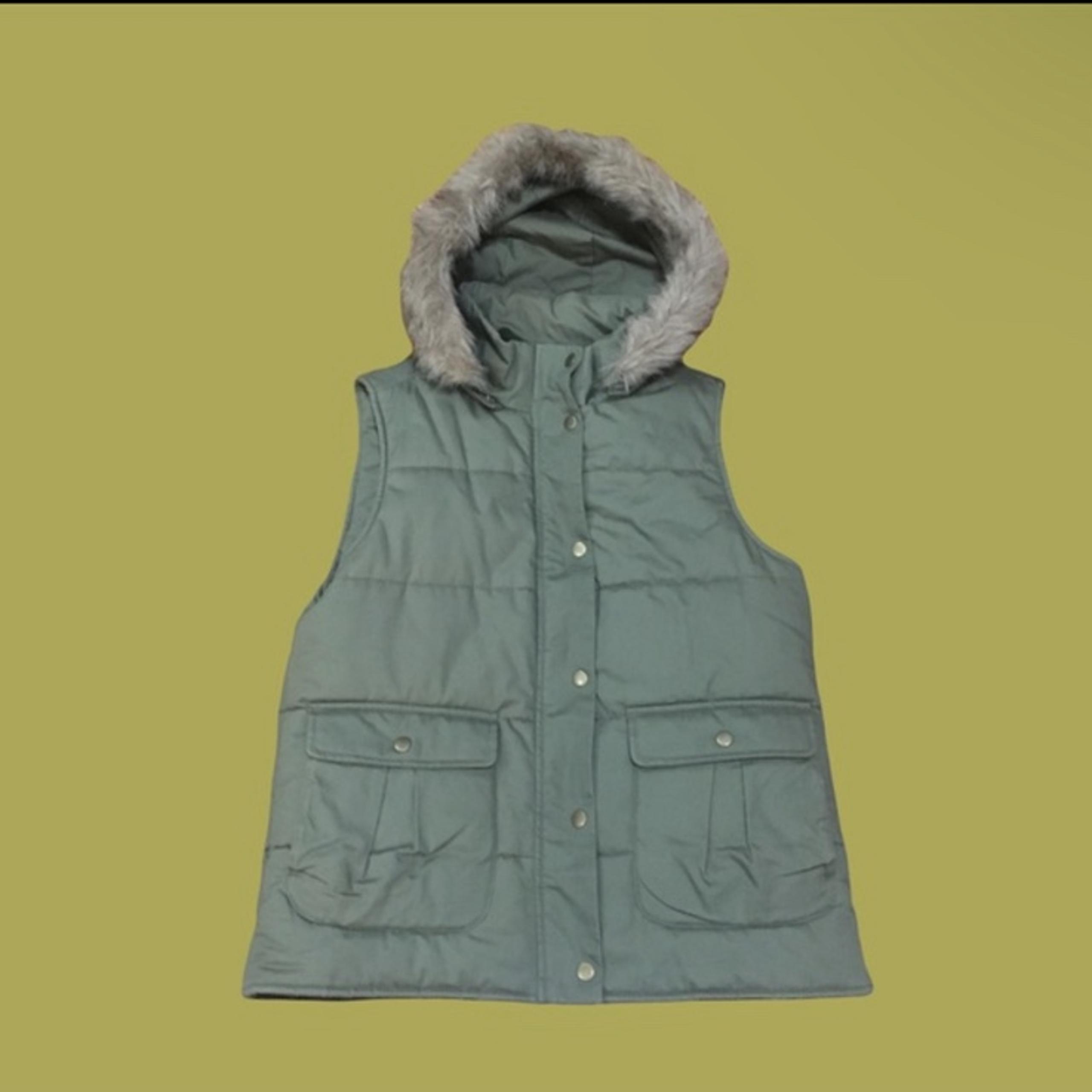 Gap MEDIUM Army green Puffer Vest Antique Gold hardware Faux fur lined Hood