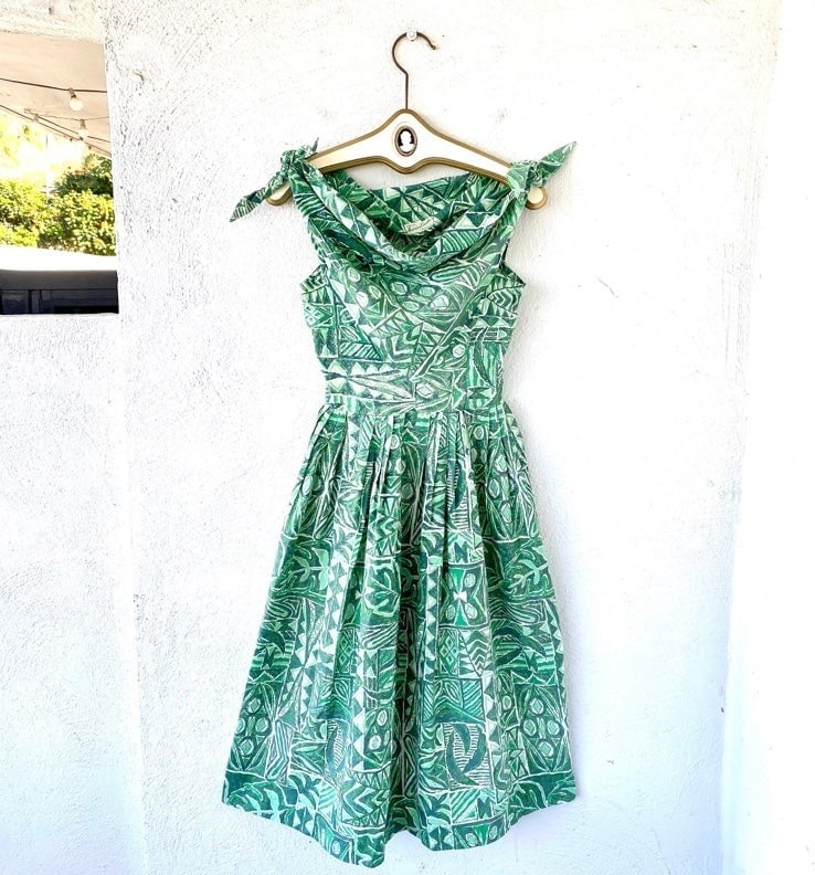 Vintage 1940s 1950s Hawaiian Apron Dress Hawaii Graphic Full Skirt