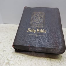 VTG Holy Bible KJV 1946 Tabbed Chapters Embossed Edges 8.5 xc 11.5 x 2 inch
