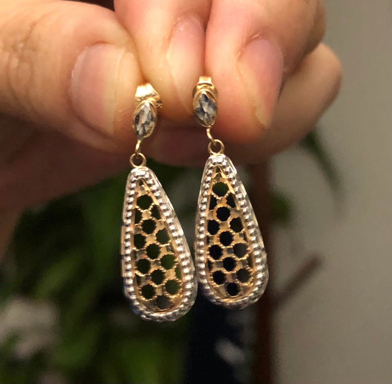 10k solid gold two tone diamond cut openwork filigree studs earrings