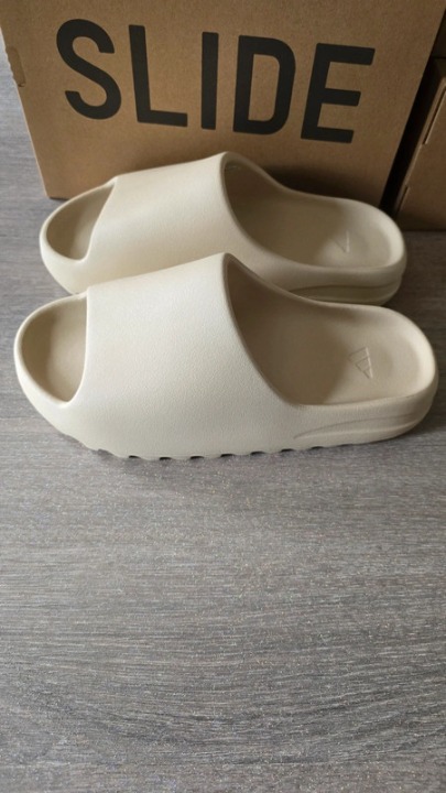 Size 6 Slippers Yeezy slide Onyx