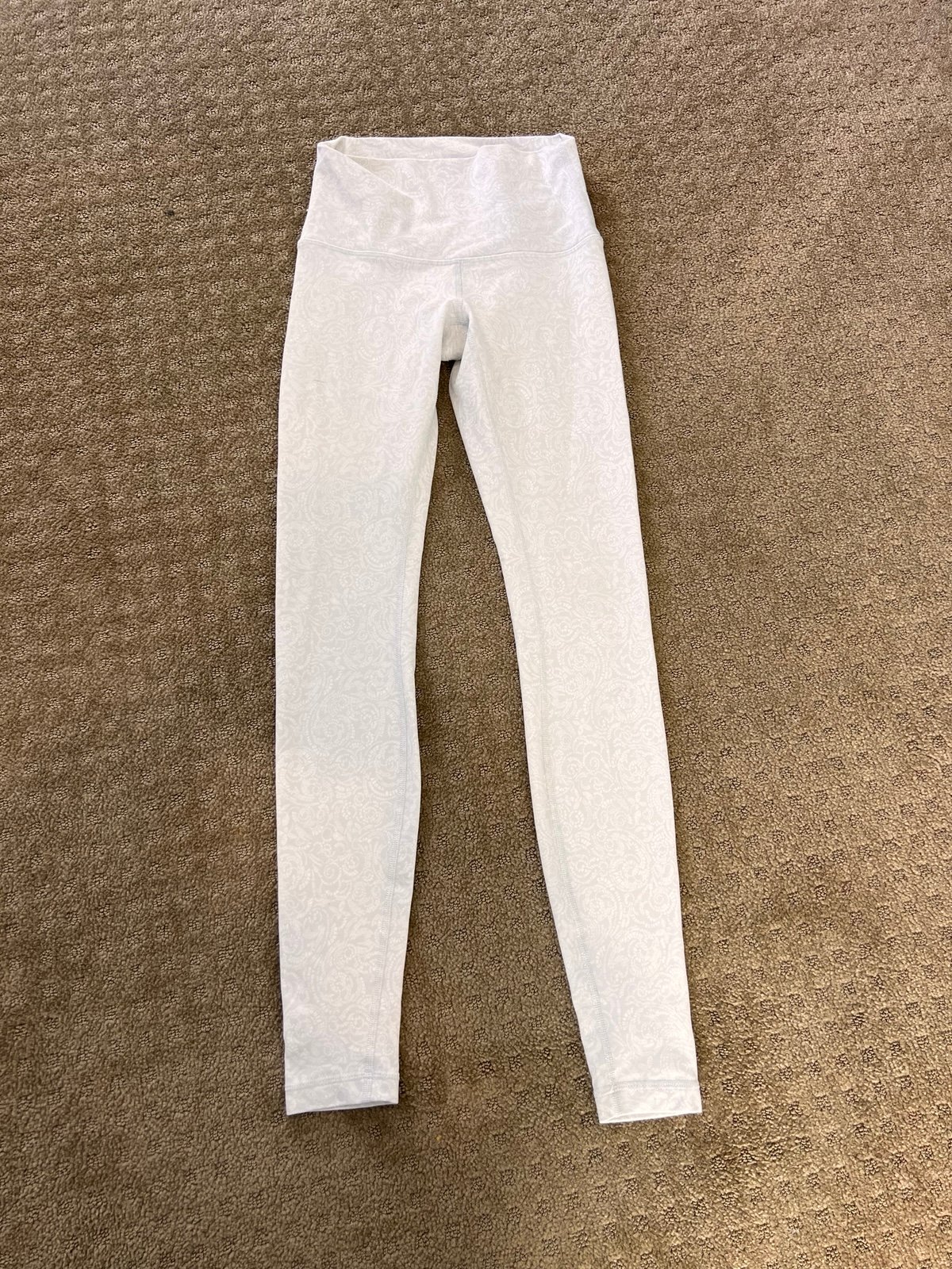 Lululemon women’s grey white pattern leggings size 6 high waisted summer y2k
