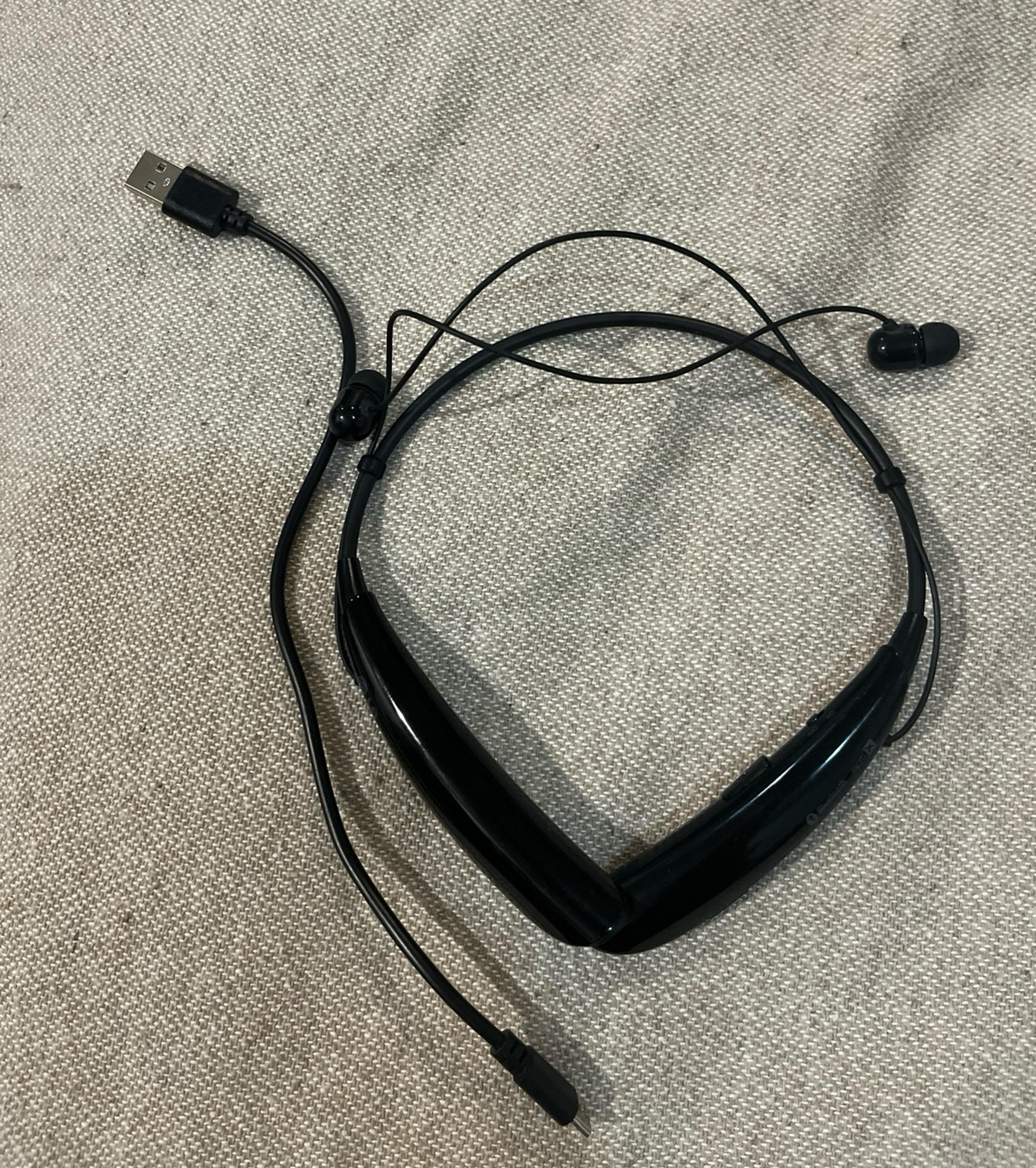 LG HBS-750 black headphones Bluetooth