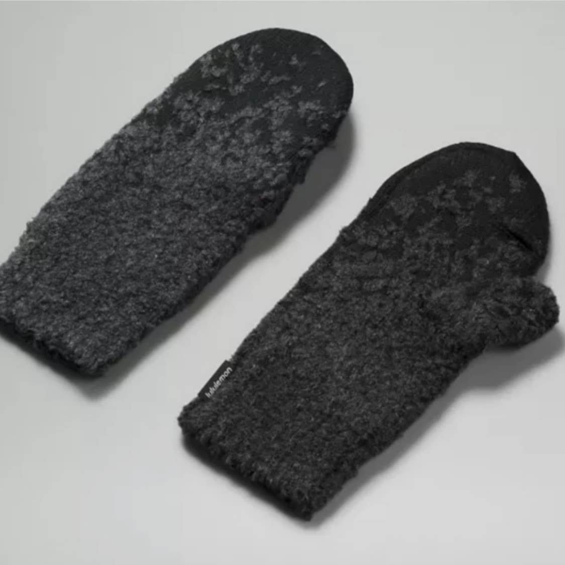 LULULEMON Ombre Knit Textured Mittens Womens Medium Large M/L Black Gray NWT
