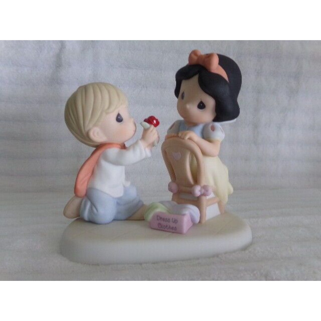 PRECIOUS MOMENTS DISNEY SHOWCASE COLLECTIONS SNOW WHITE & PRINCE PORCELAIN FIG.