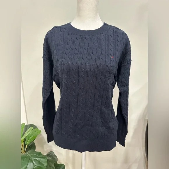 Tommy Hilfiger Size XL Women’s Blue Cable Knit Pullover long Sleeve sweater. NWT