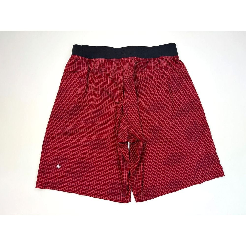 Lululemon Core Shorts Mens L EUC Unlined Pockets Elastic waist Stretch Run Gym
