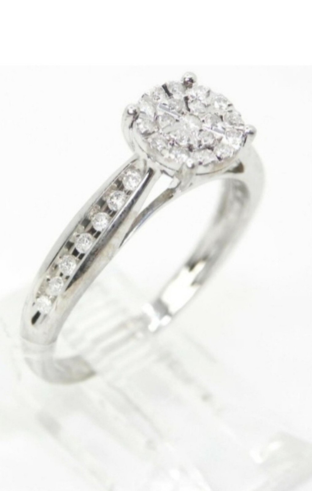 Beautiful 10K White Gold Diamond Ring