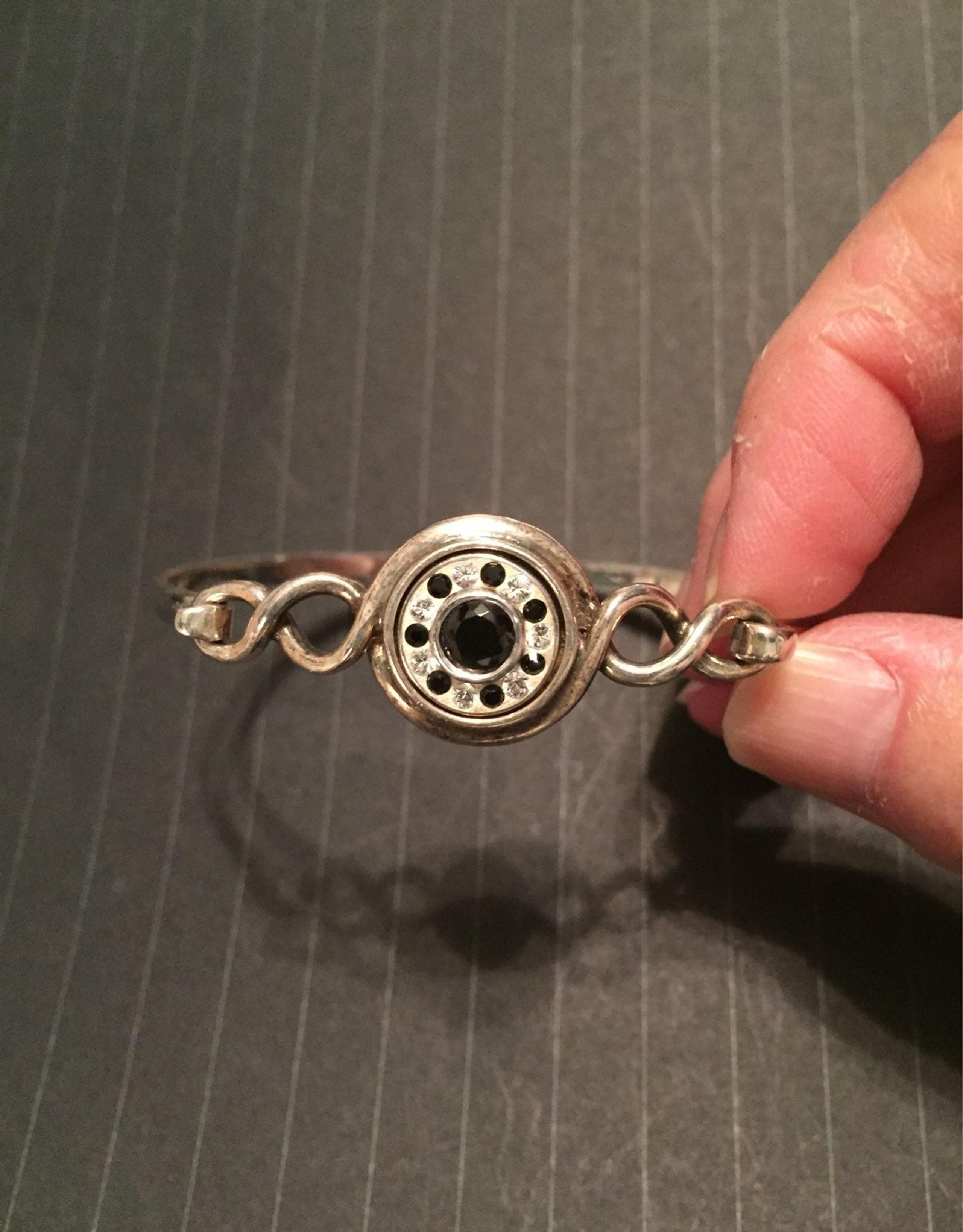 Silver  Bracelet with changable middle