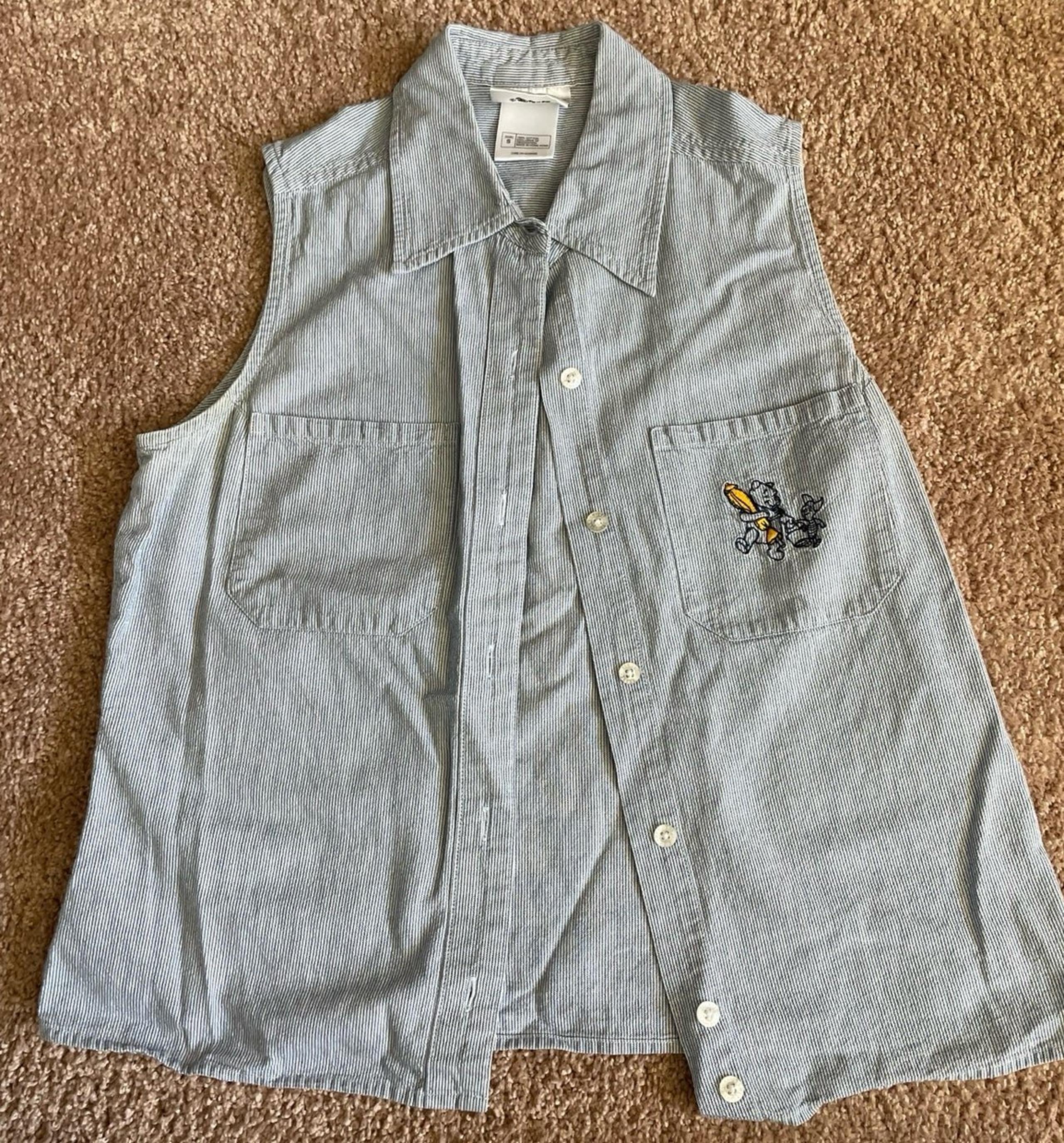 Women’s Size S Disney Sleeveless Blouse Winnie the Pooh