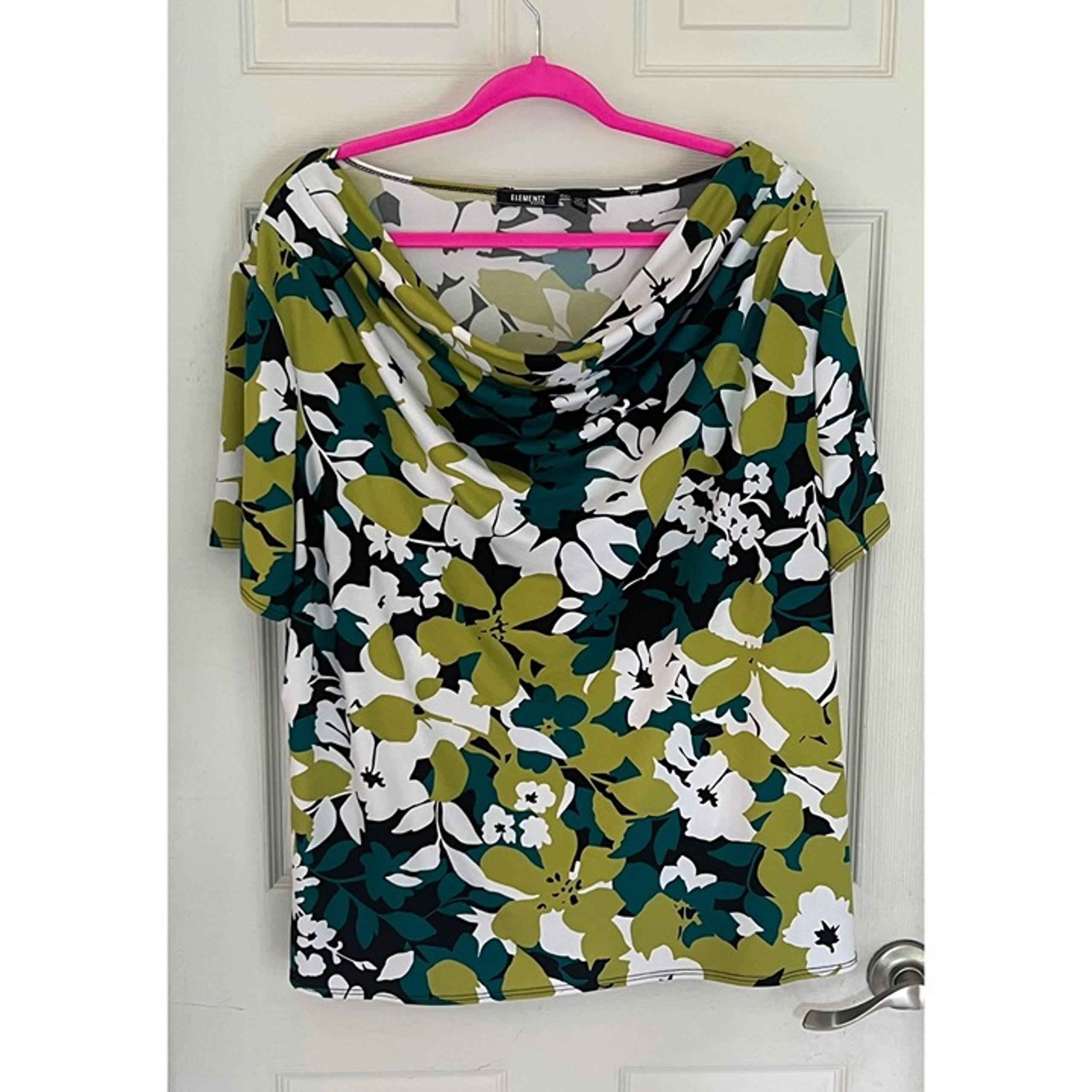 Elementz Woman Green Tropical Floral Short Sleeve Blouse Size 3X