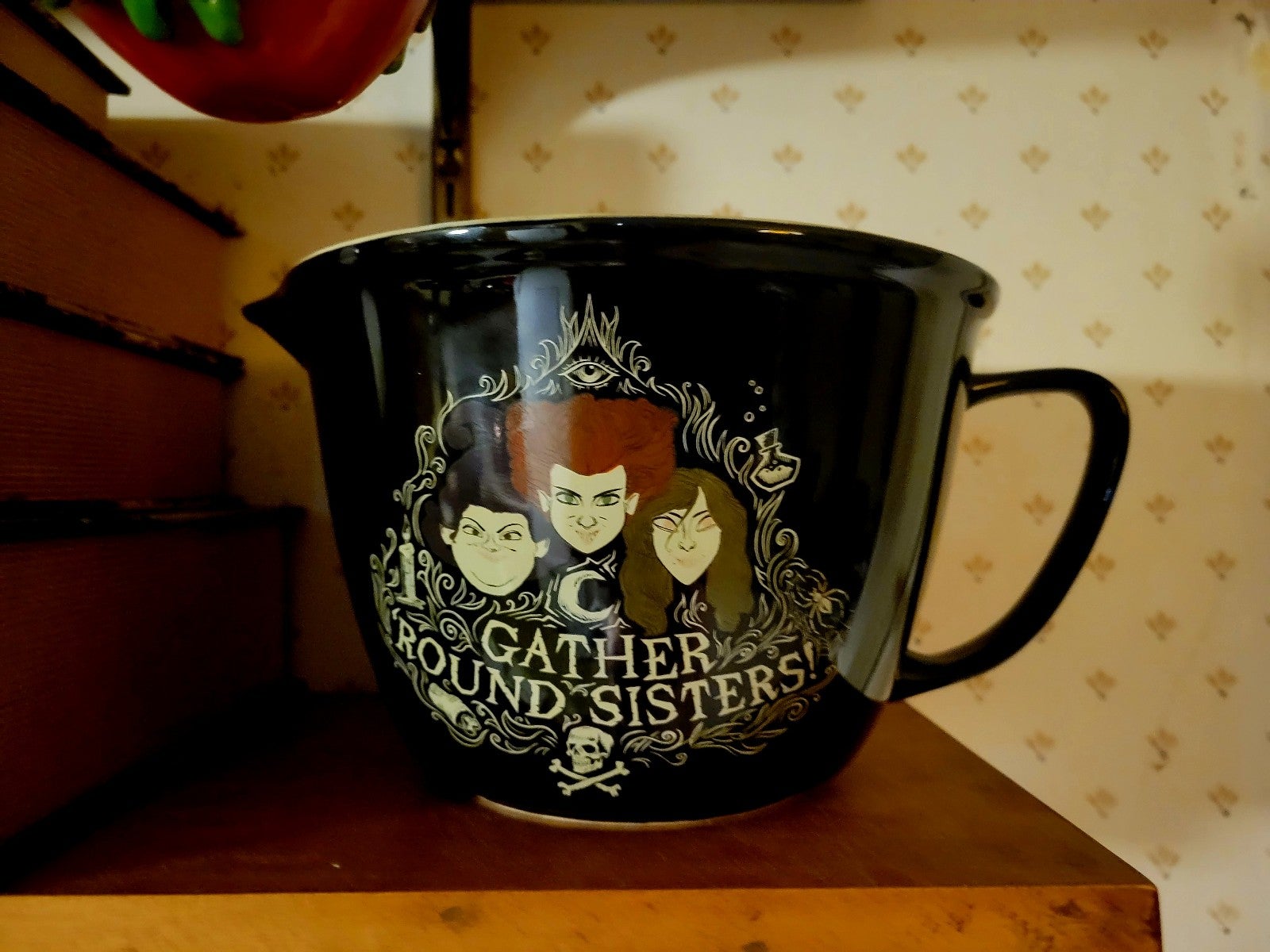Soup mug with handle..