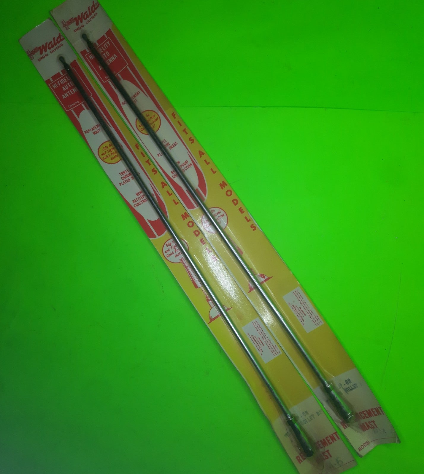2 NOS Vintage WALD RM6 Universal Screw-On Telescopic CAR RADIO ANTENNA Auto Mast