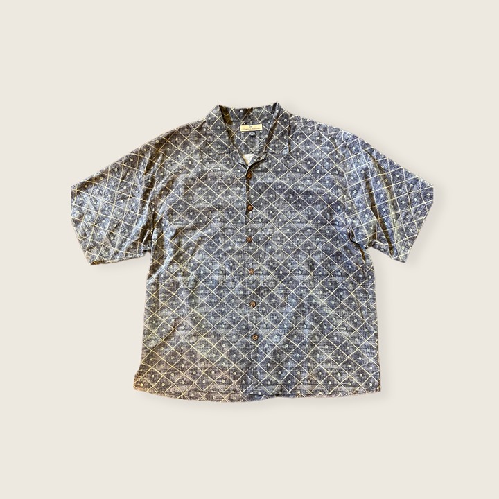 Vintage Tommy Bahama 100% Silk Hawaiian Shirt. Vacation Leisure Button Down. XL