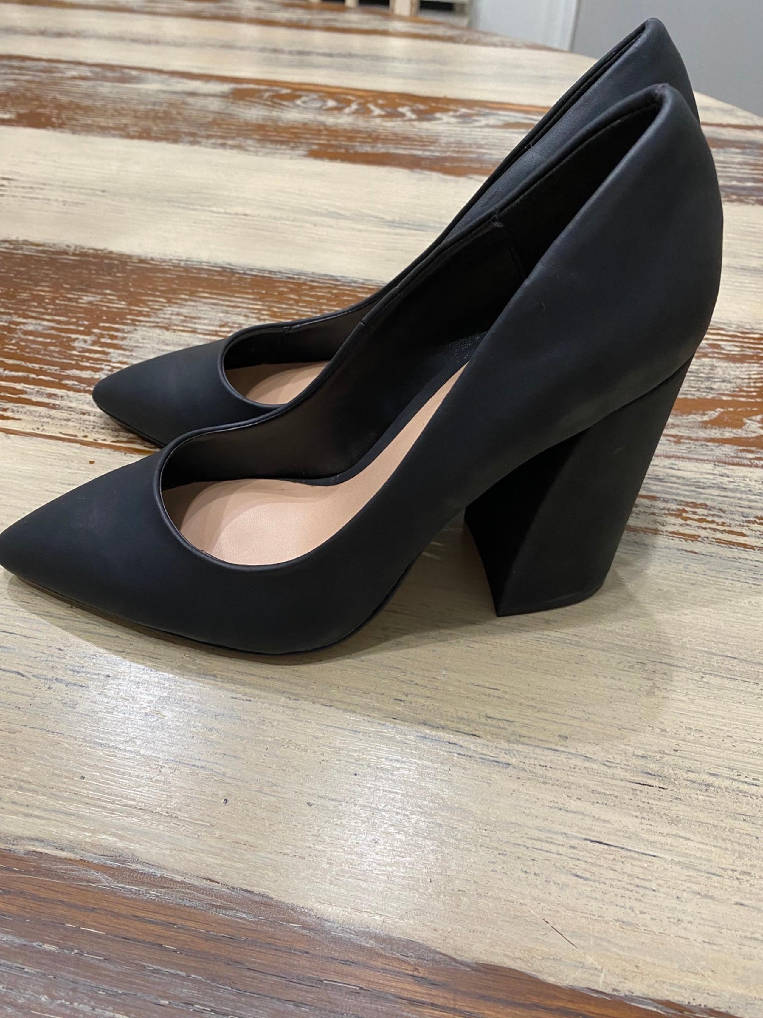 CALL IT SPRING Women’s Black Leather Classic Pumps Size 8 EUC!