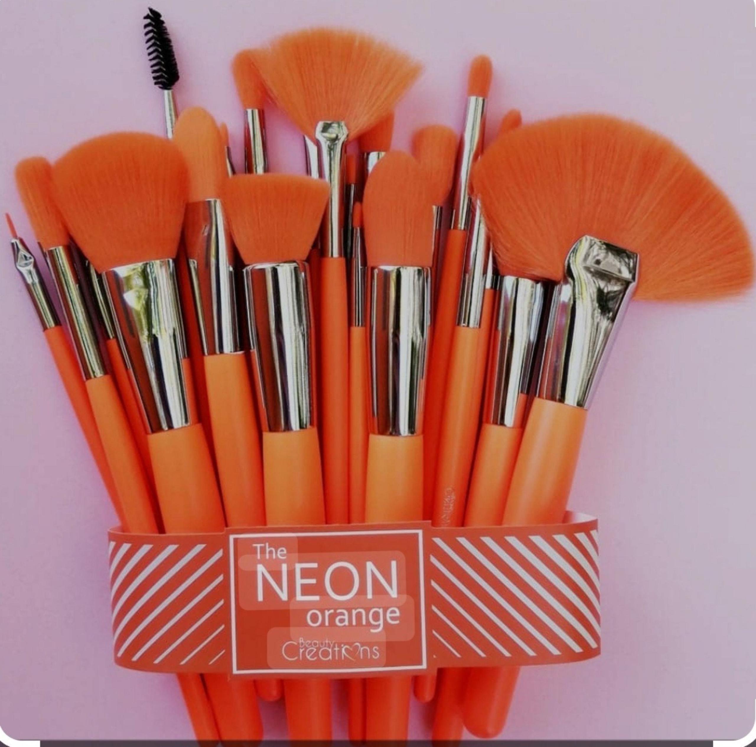 Brush set THE NEON ORANGE from Beauty Creations.