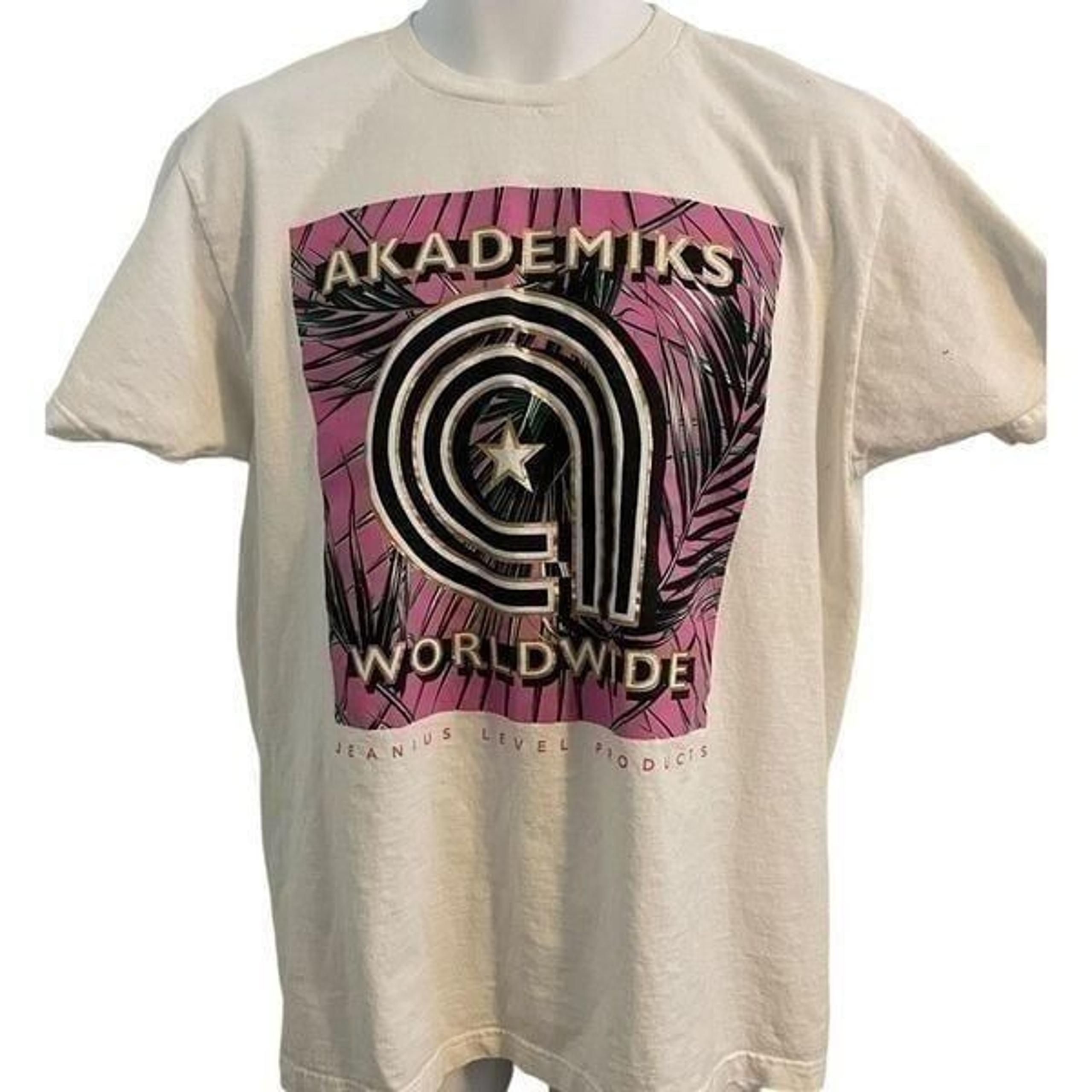 Akademiks White Short Sleeve T-Shirt. Size Large
