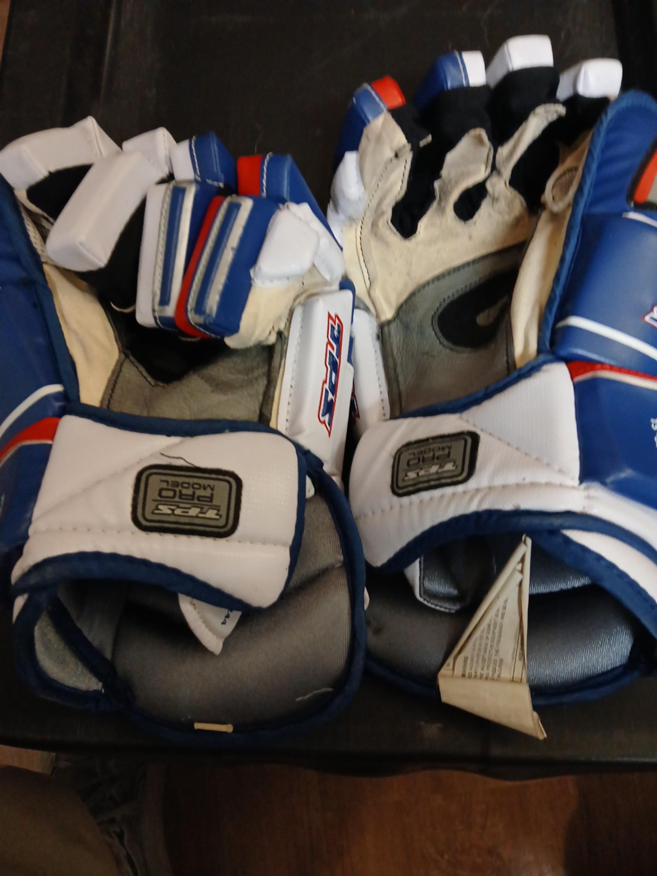 TPS HOCKEY  GLOVES