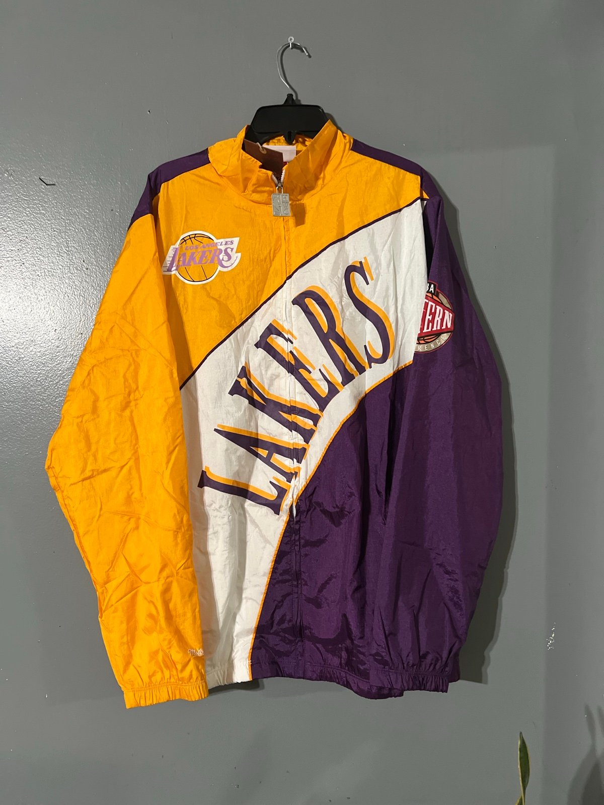 NBA LAKERS RETRO WINDBREAKER