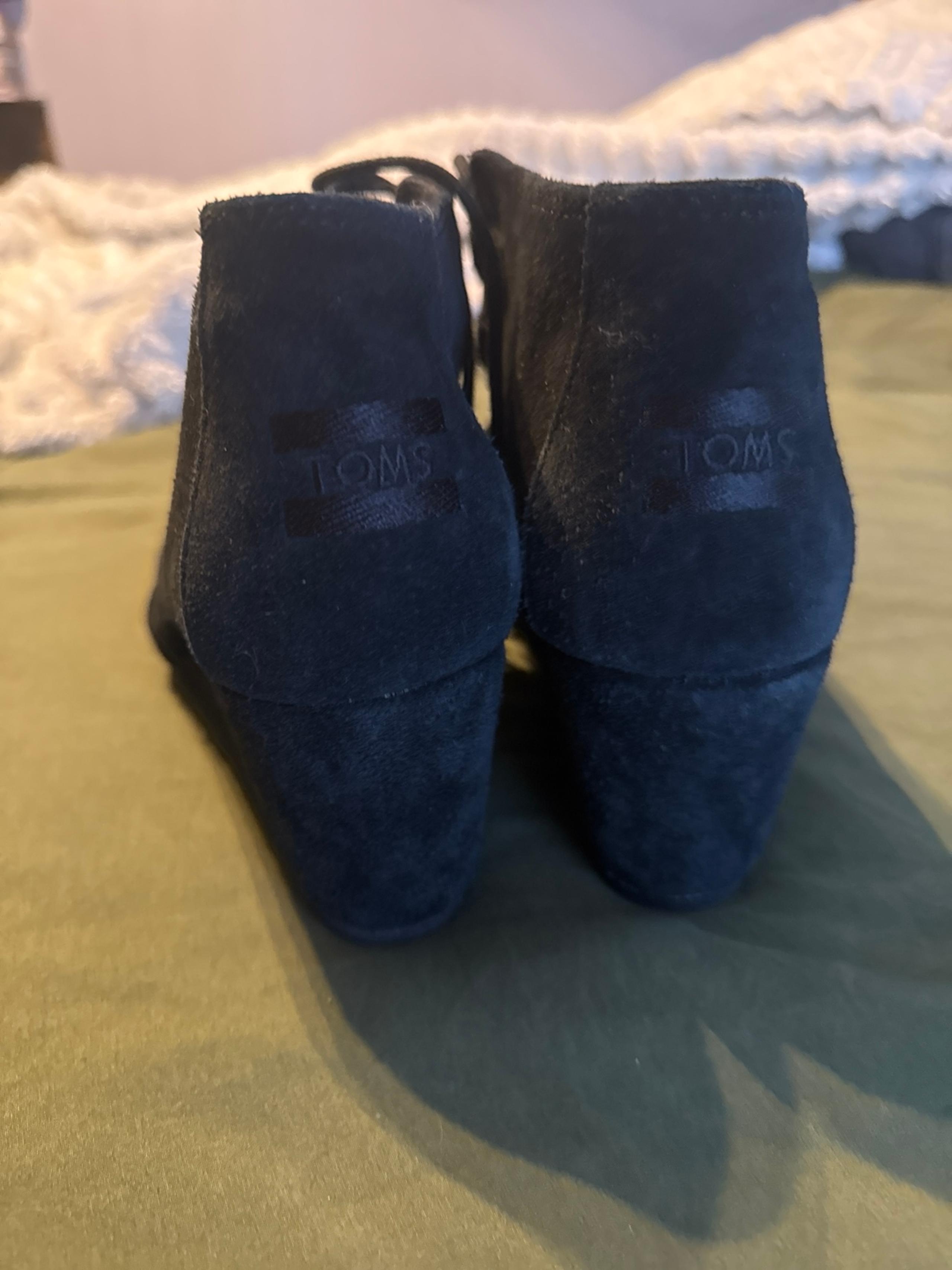 TOMS wedges