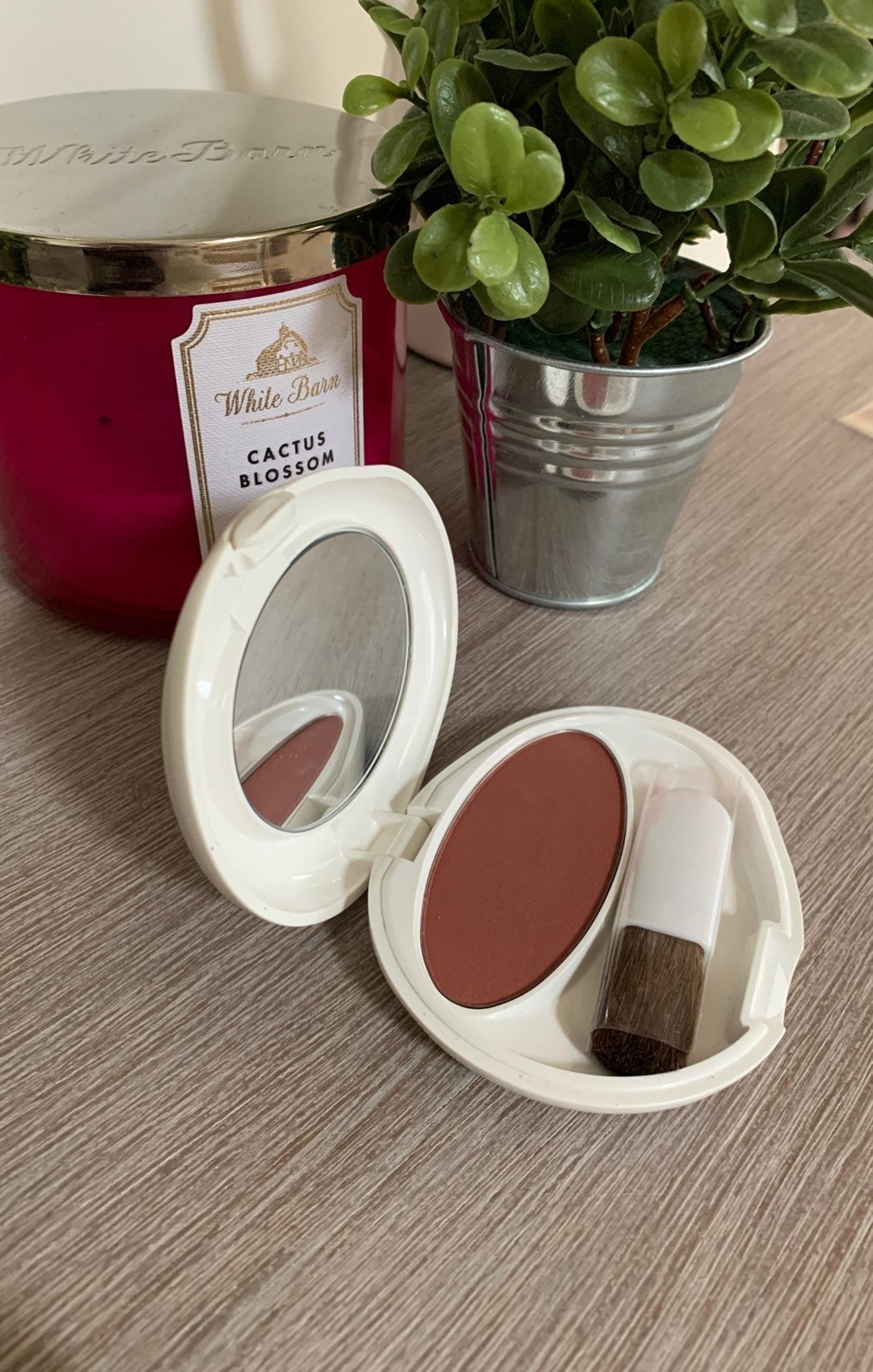 NIB Aura Color Blush