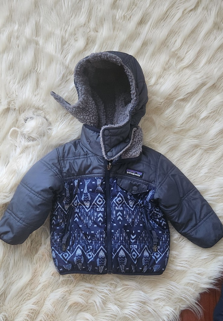 Patagonia toddler reversible jacket size 9-12color gray and blue