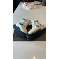 Bauer freestyle skates women’s 10, great shape, with skate guards. Clean liners.