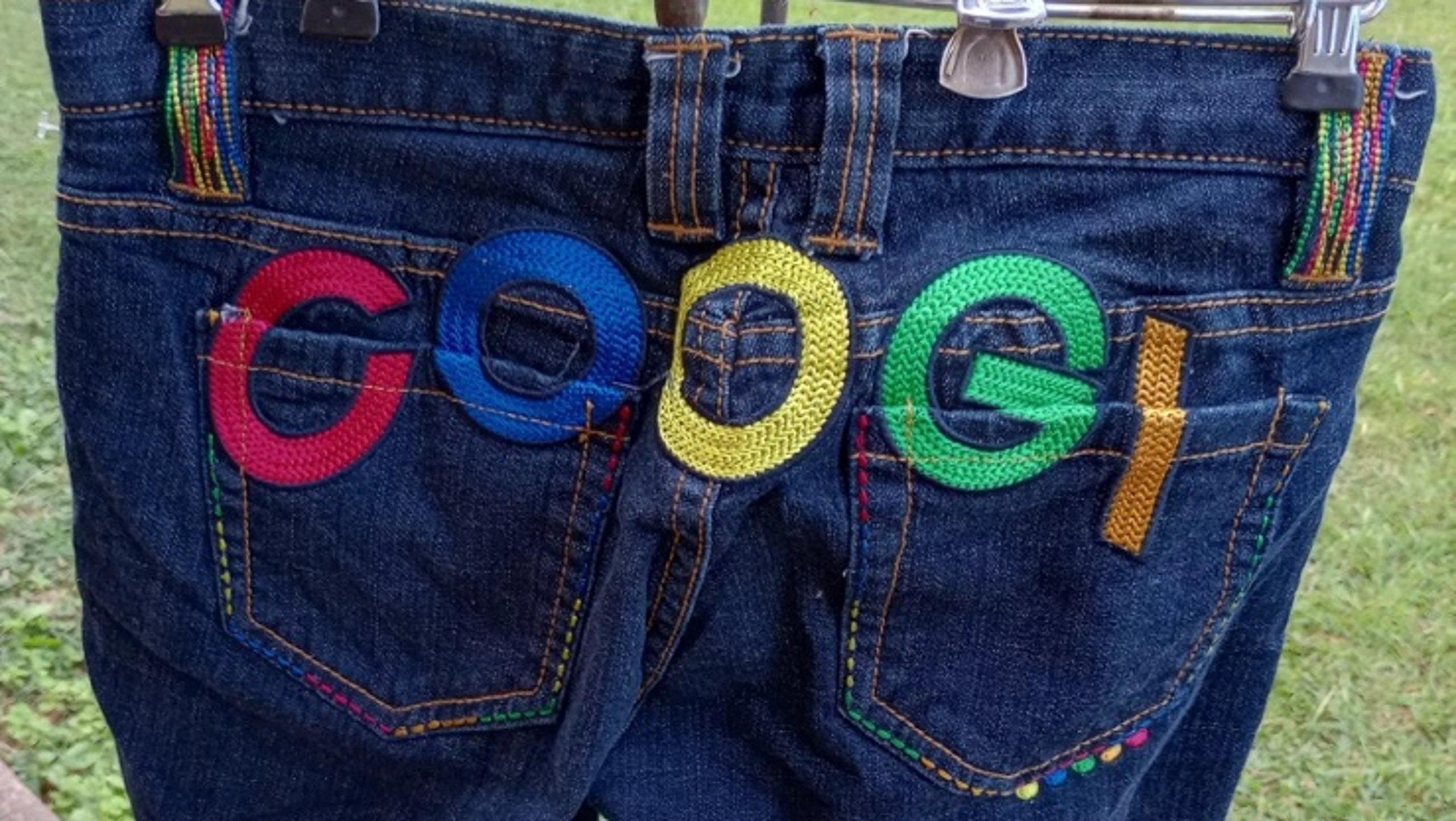 Women's Coogi Jeans Straight Leg Low Rise Script  Blue Vtg 7/8 30"
