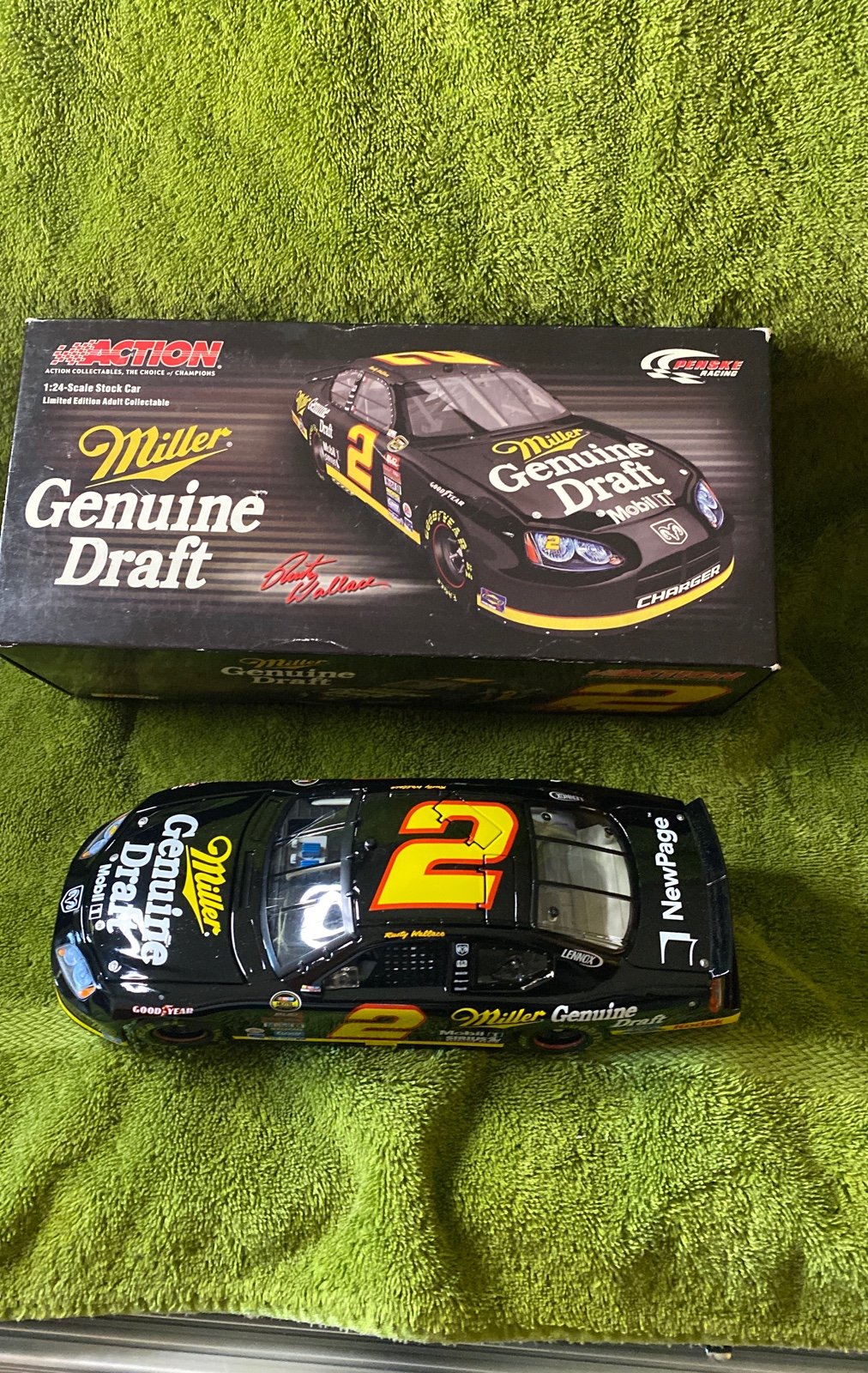 Nascar Collection Rusty Wallace Miller Genuine Draft Retro 1.24 Scale Diecast