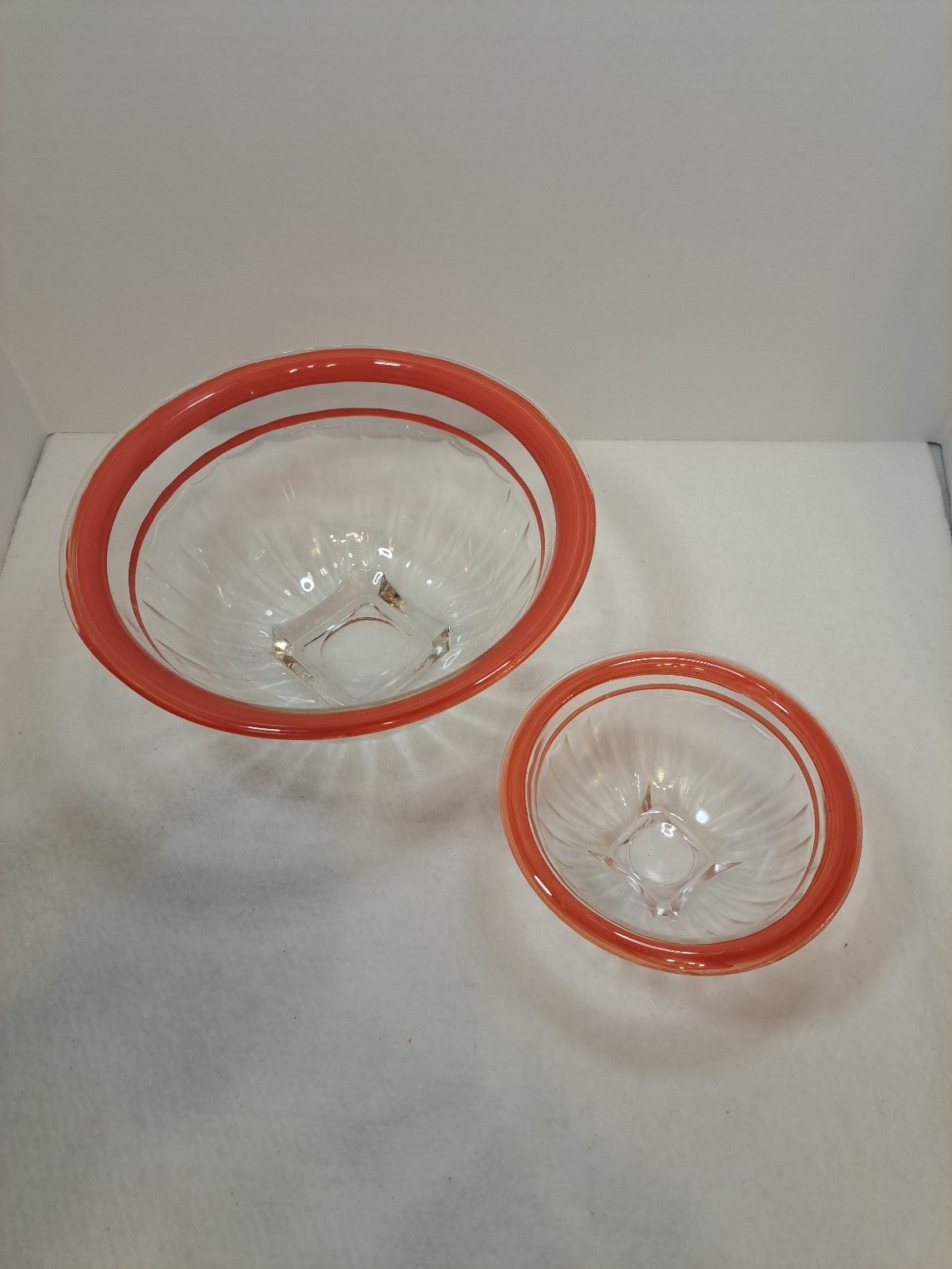 VINTAGE HAZEL-ATLAS ROLLED EDGE NESTING/MIXING BOWLS CRISSCROSS PATTERN RED RIM