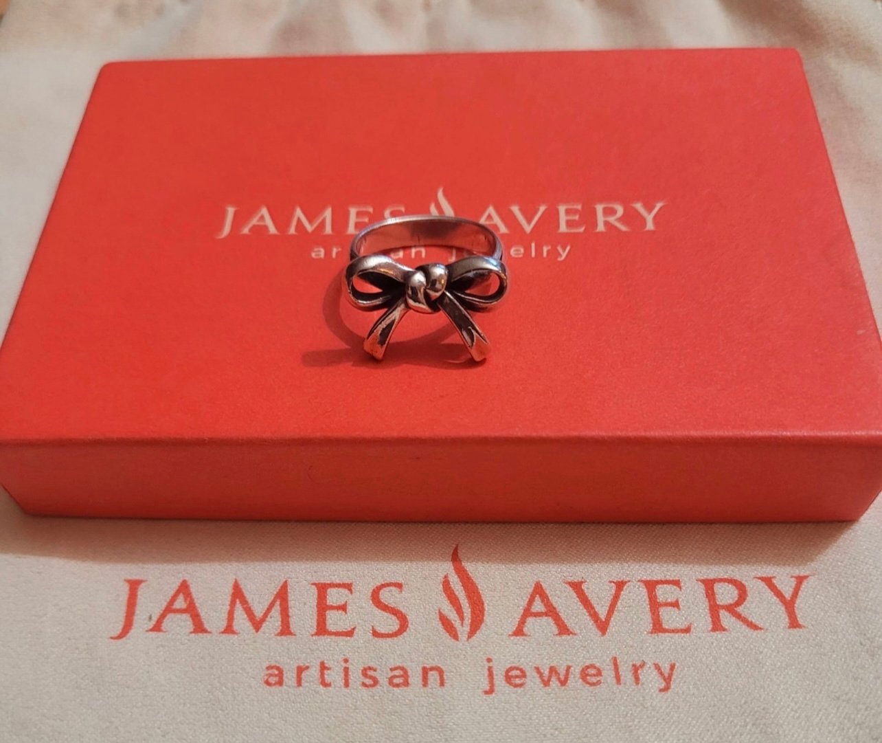 James avery retired Bow ring