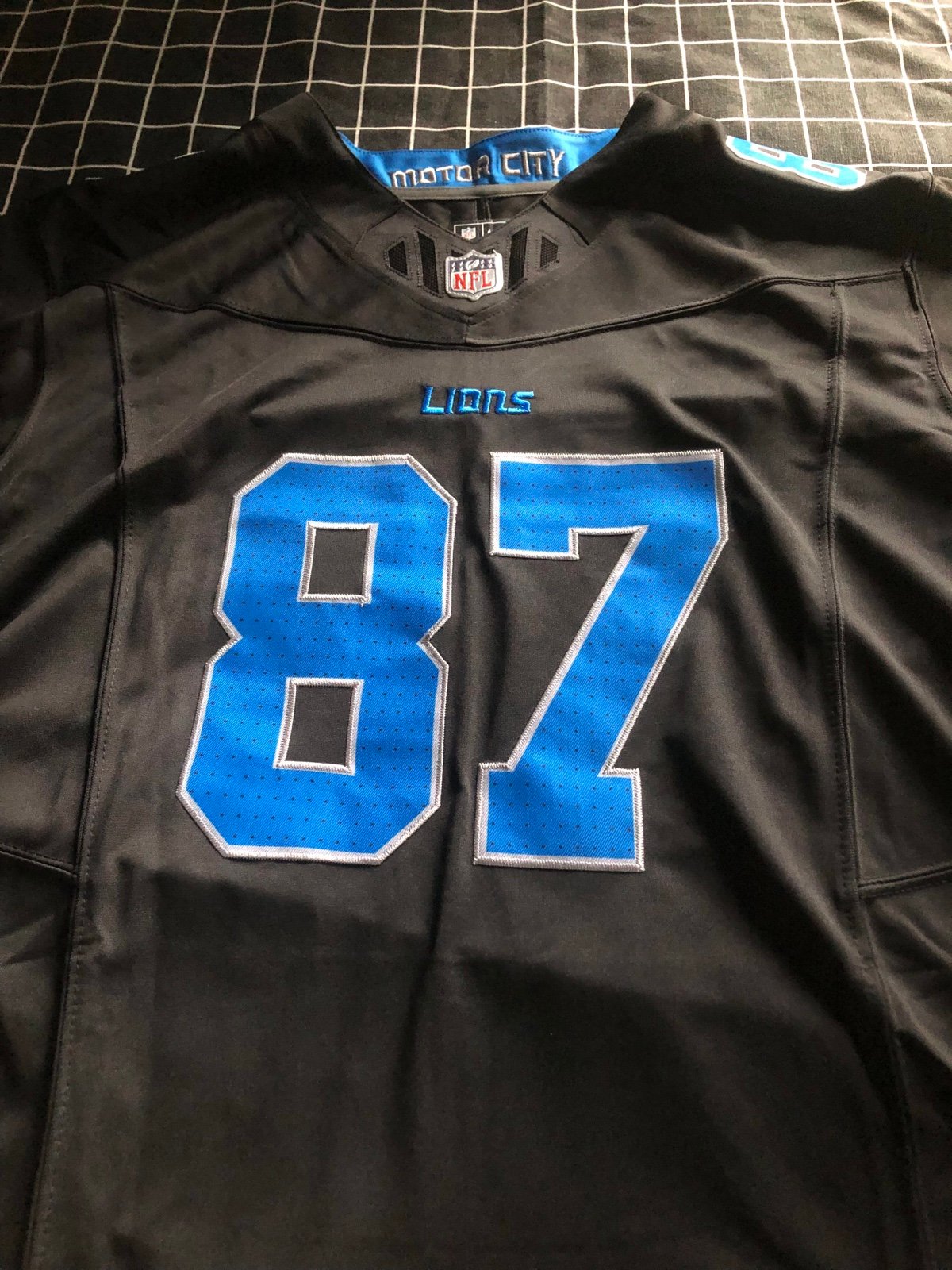 Jahmyr Gibbs #87 LioJahmyr Gibbs #87 Lions Vapor Black Alt Sewn Stitched Jersey.