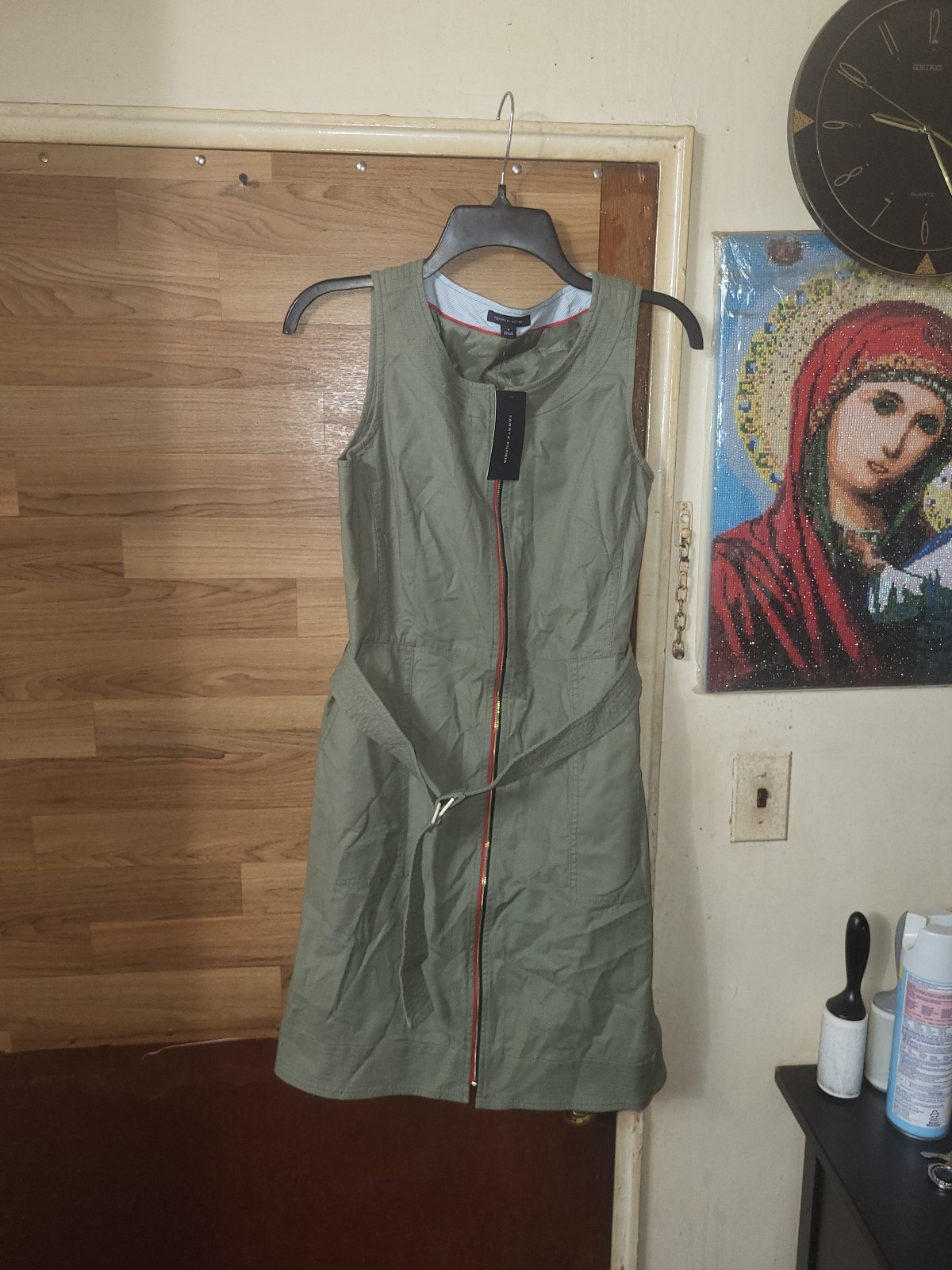 New With Tags tommy hilfiger zip up dress size 6. zip up with waist belt
