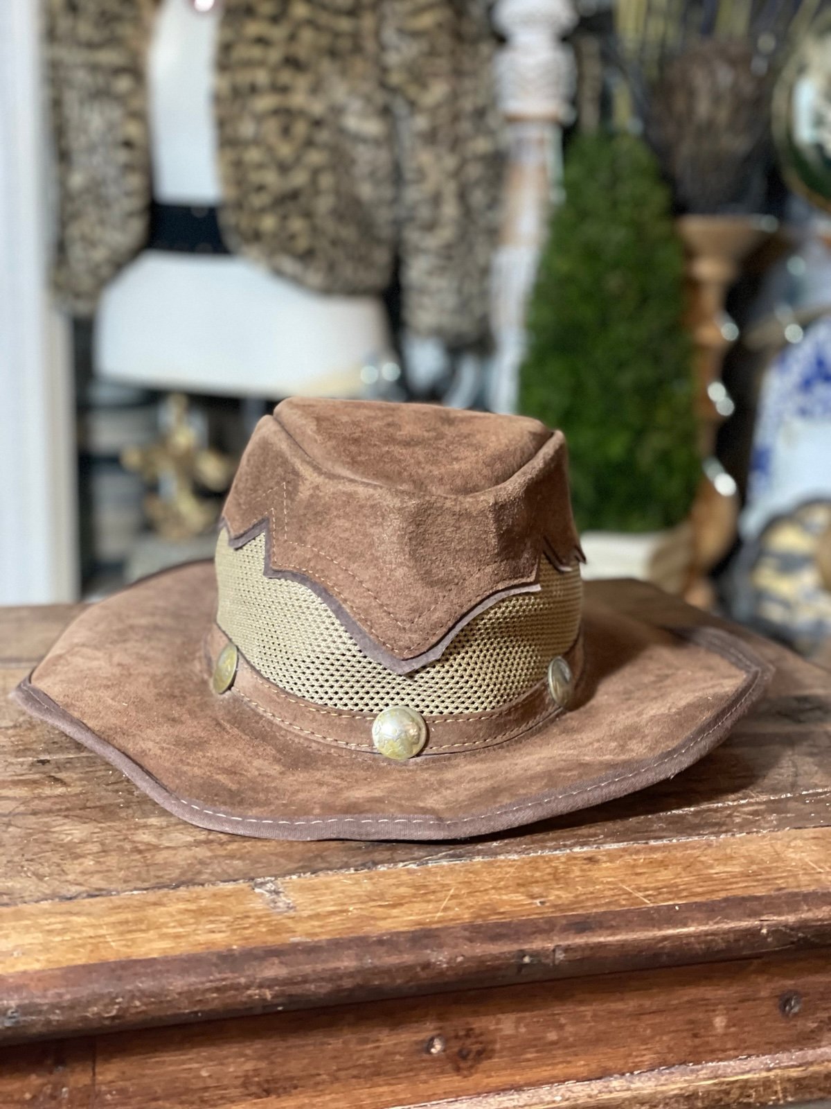 Brown suede leather Hat Sierra Indian head medallion coins L