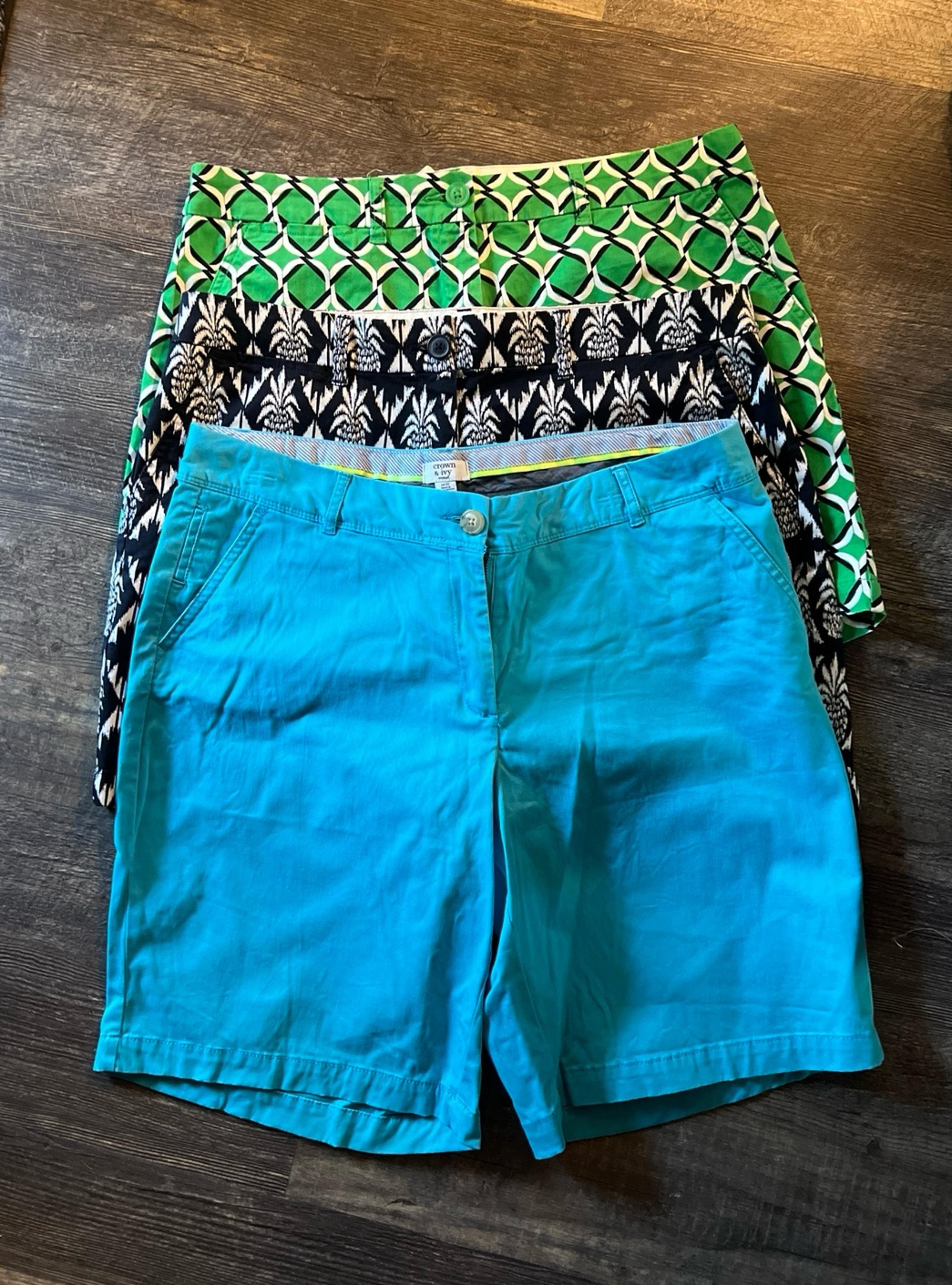 3 pair crown & ivy Shorts