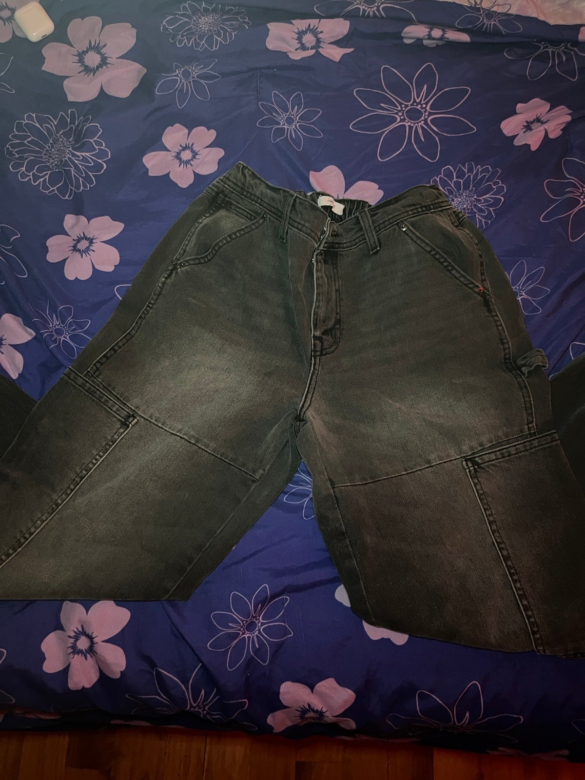 black cargos