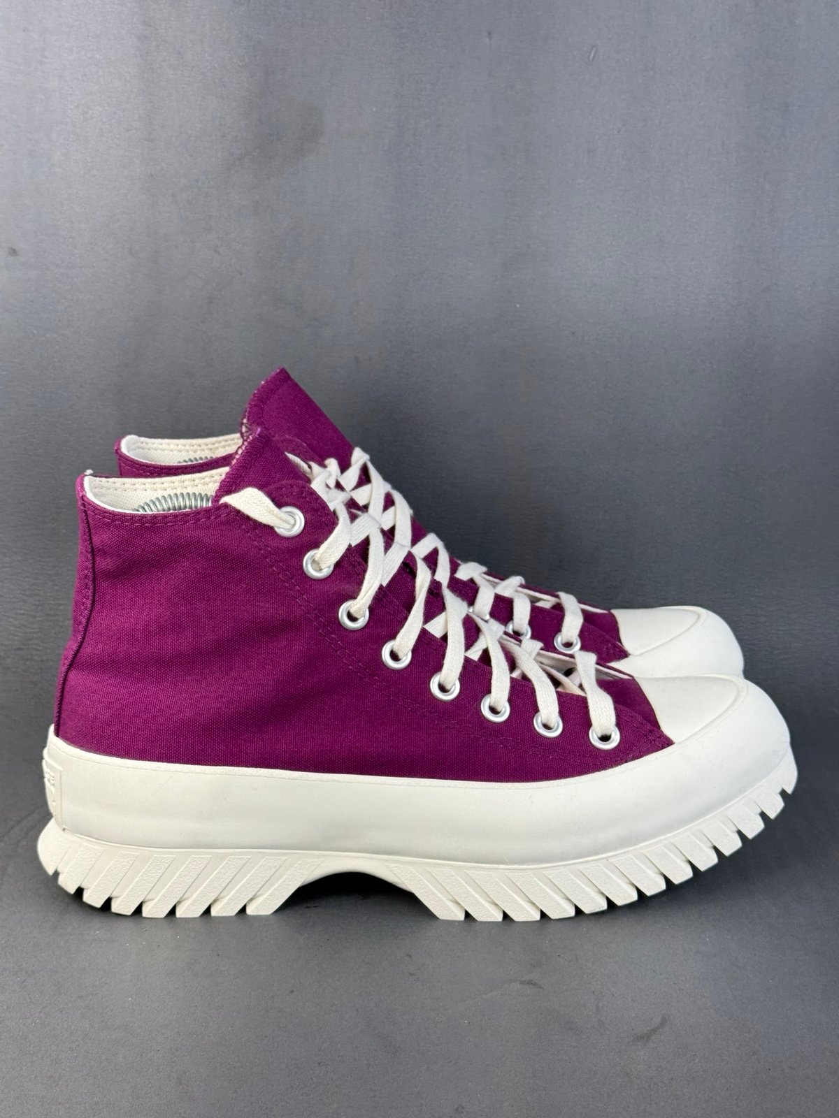 Converse Chuck Taylor All Star Lugged 2.0 Hi Top sneaker shoes womens size 9.5