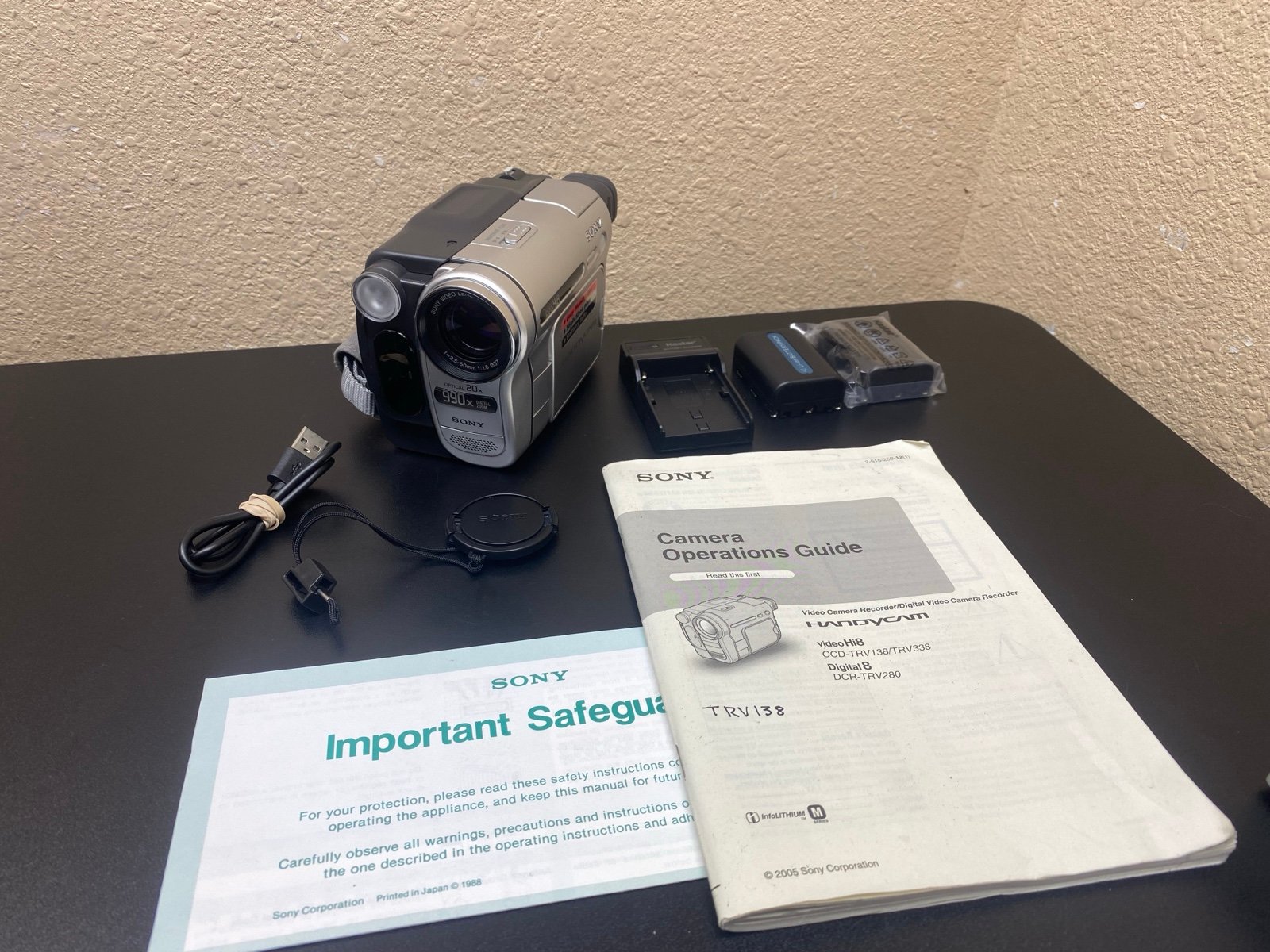 Sony Handycam CCD-TRV138 Camcorder Video Hi8 Nightshot 8mm (READ)