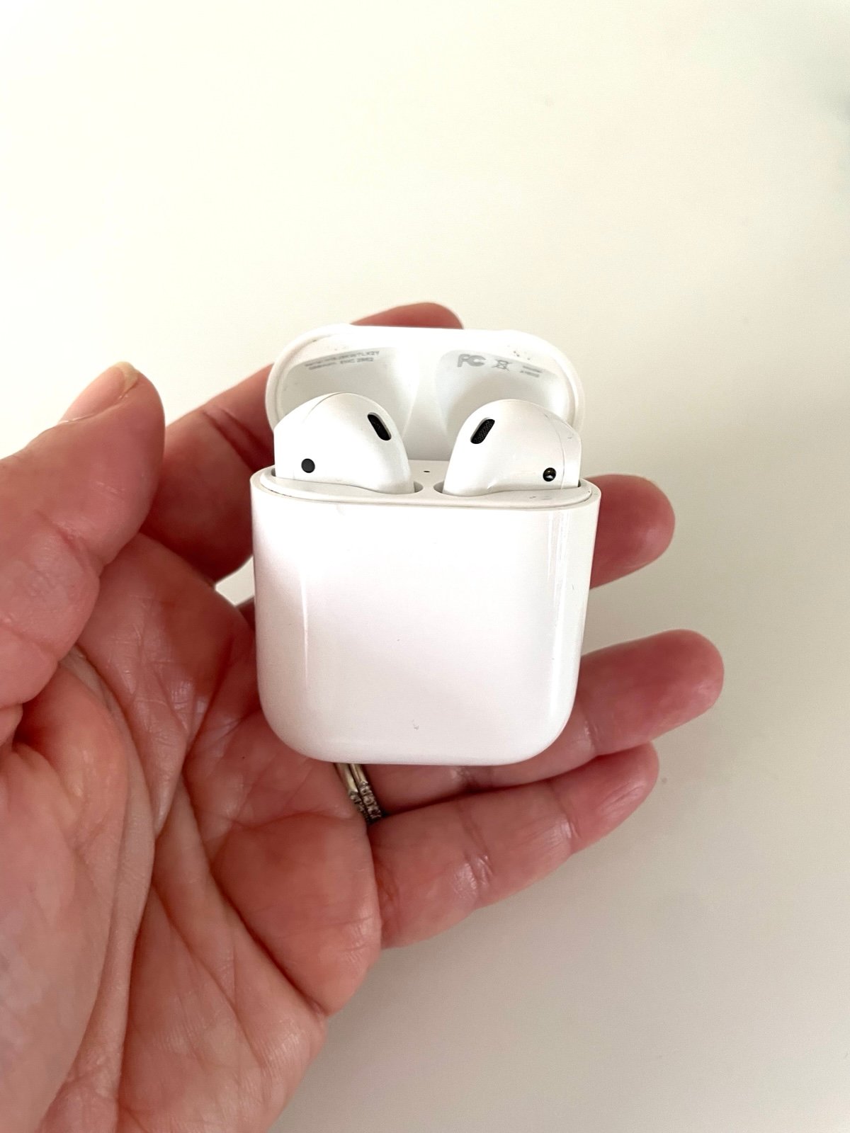 Apple AirPods 2nd Generation