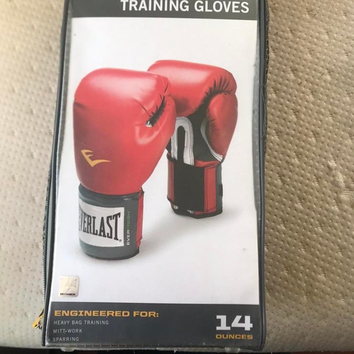 Pro style gloves designed for optimum training. Our gloves promote proper punchi